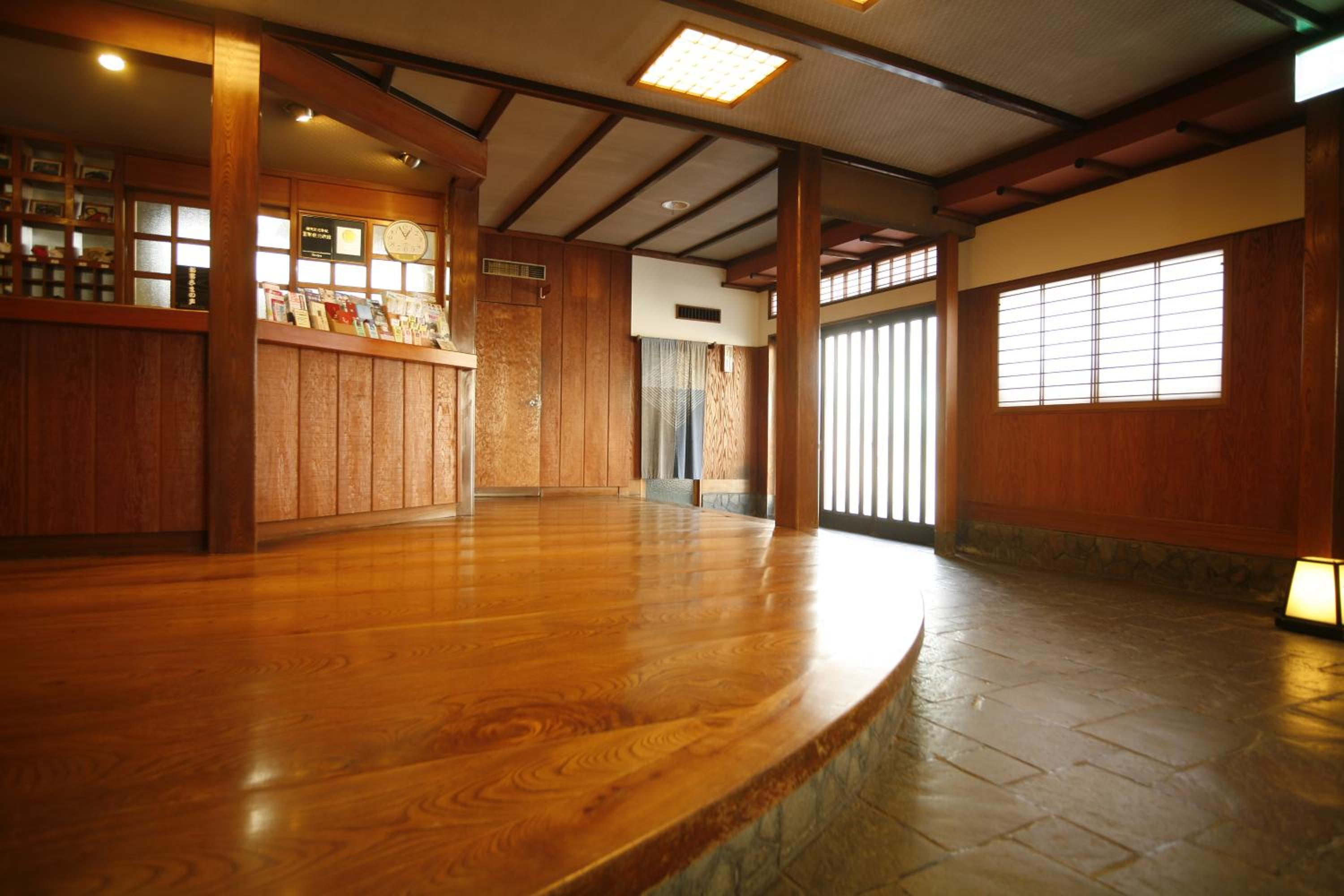 Sennennoyu Koman