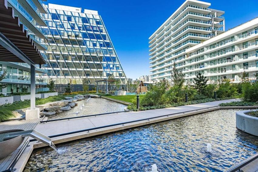 Gorgeous Place In Downtown RMD view 4