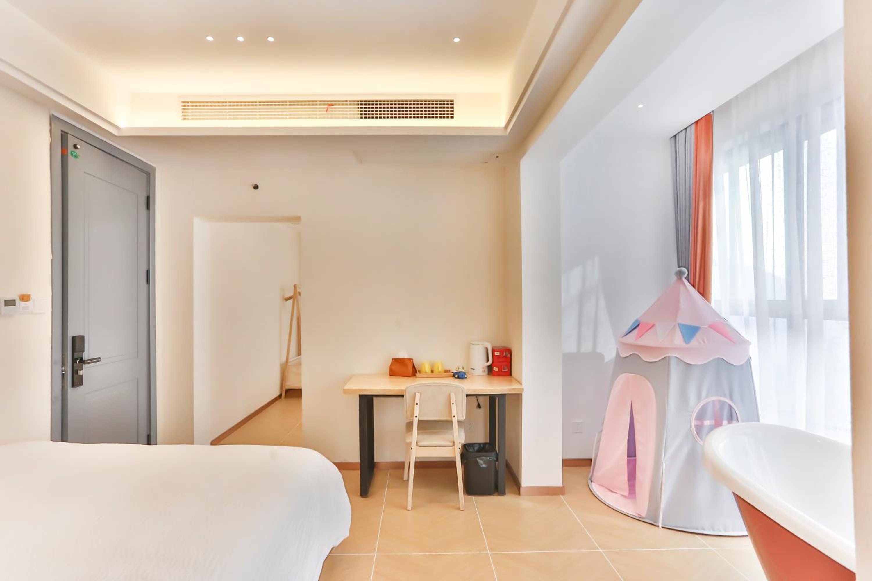 Flower Whisperer Homestay Tianmenshan Store free airport and station pick-up