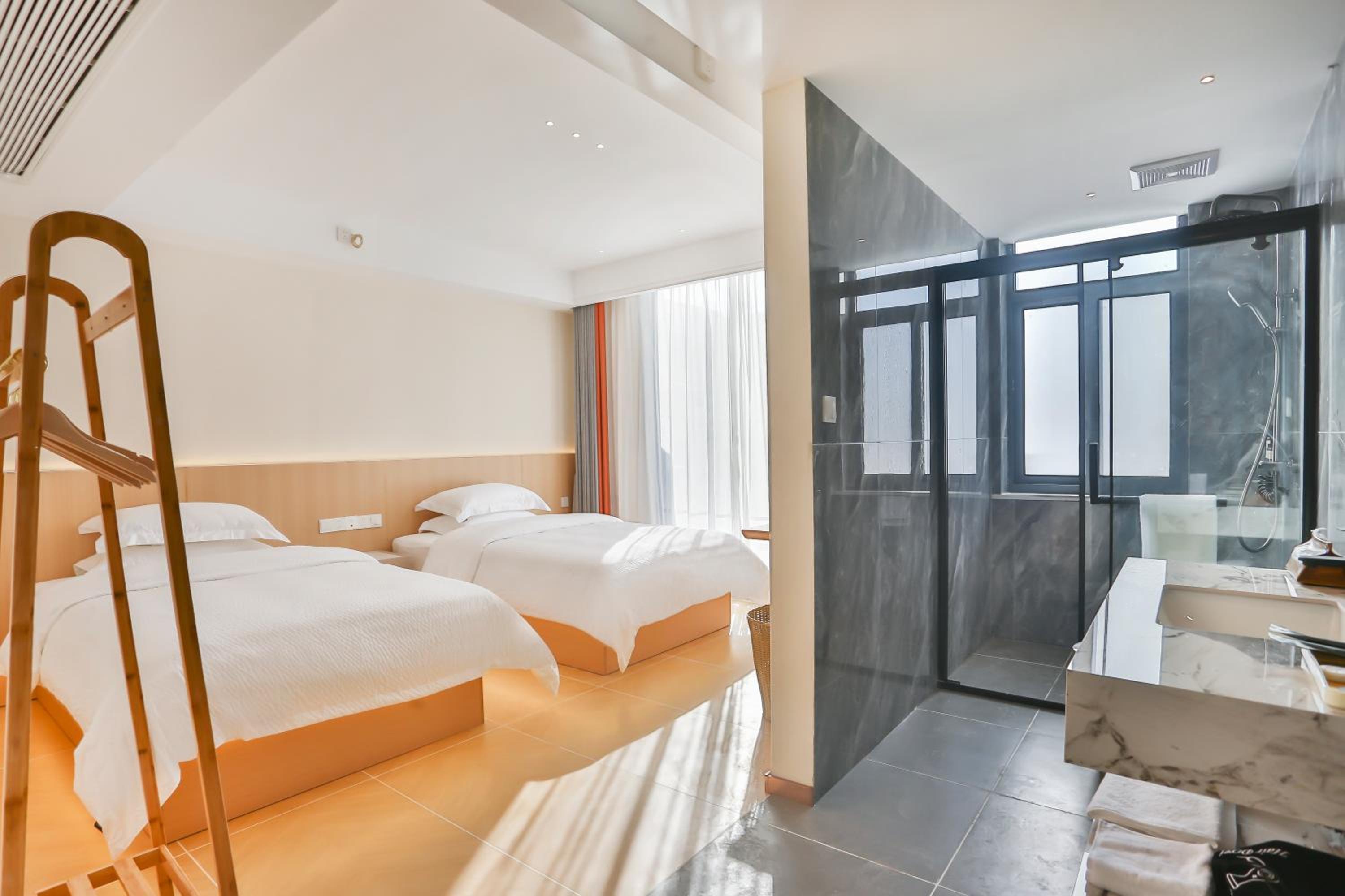 Flower Whisperer Homestay Tianmenshan Store free airport and station pick-up