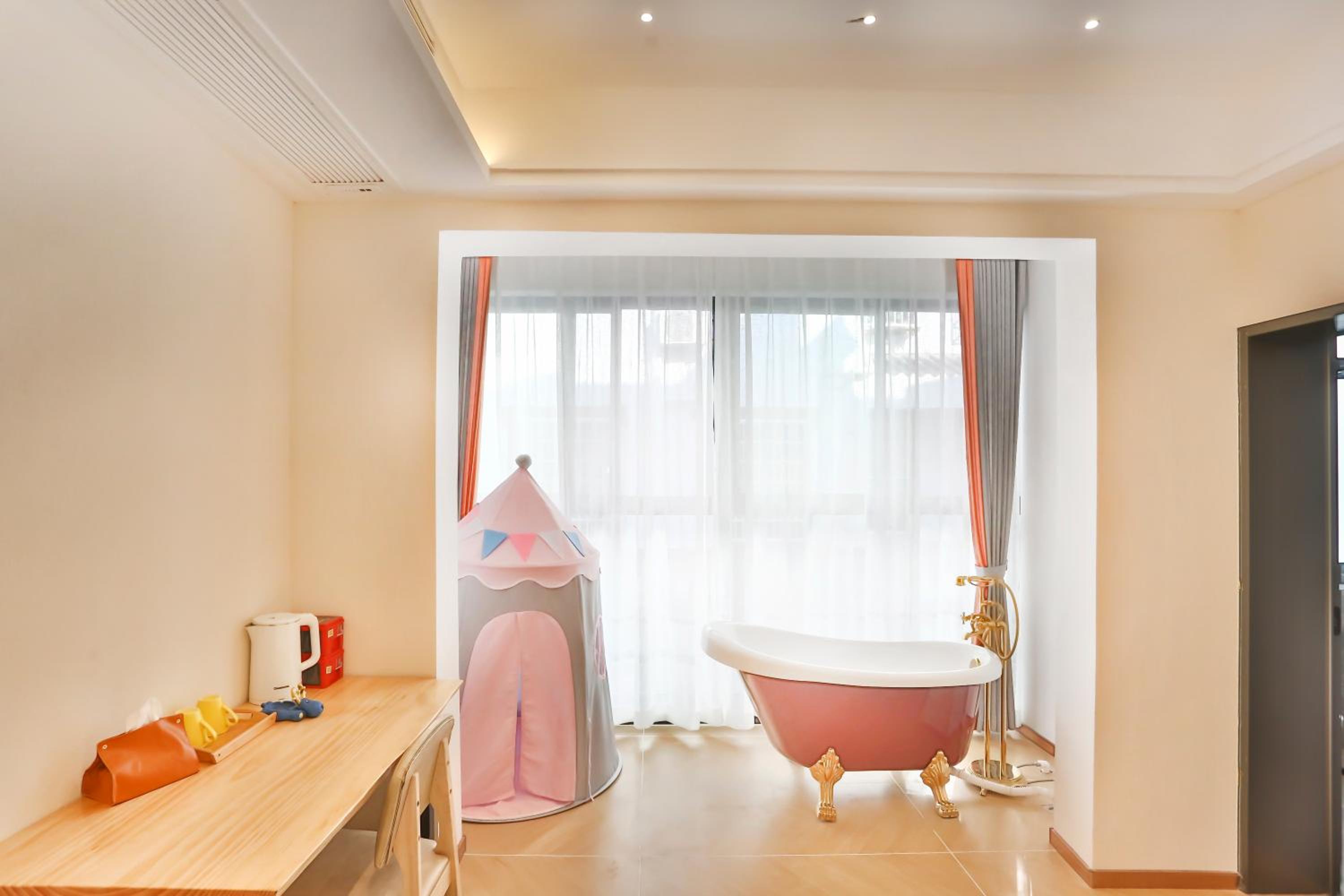 Flower Whisperer Homestay Tianmenshan Store free airport and station pick-up