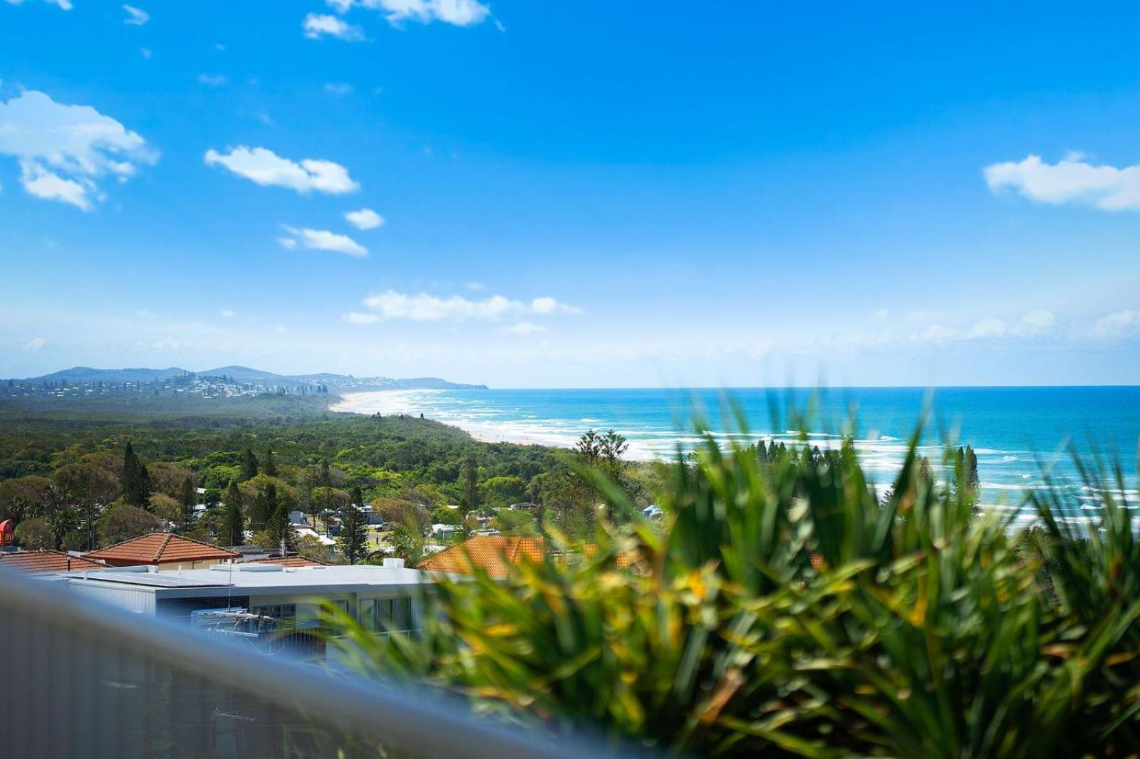 The White House - Spectacular Ocean Views, WiFi, Central Coolum