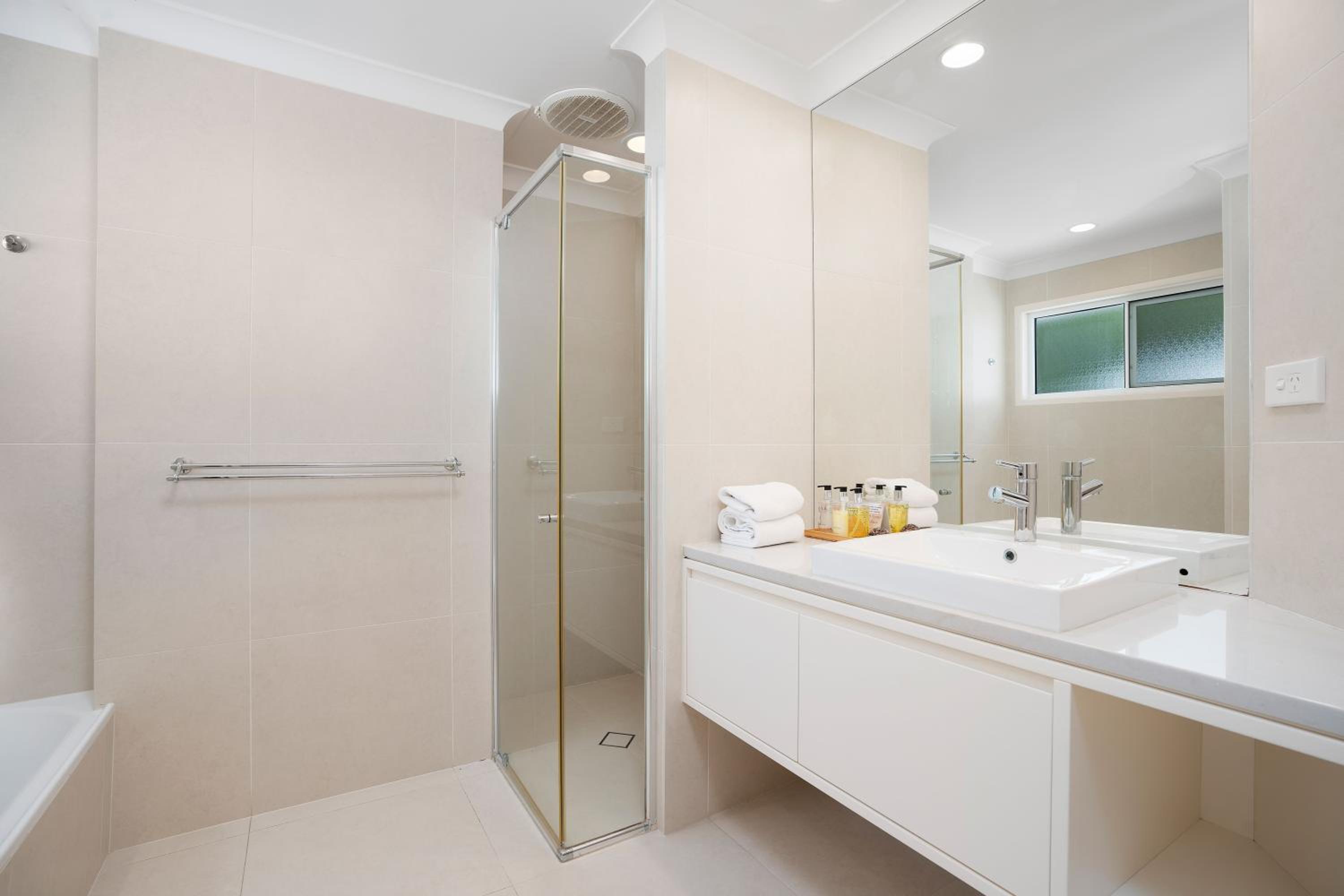 The White House - Spectacular Ocean Views, WiFi, Central Coolum