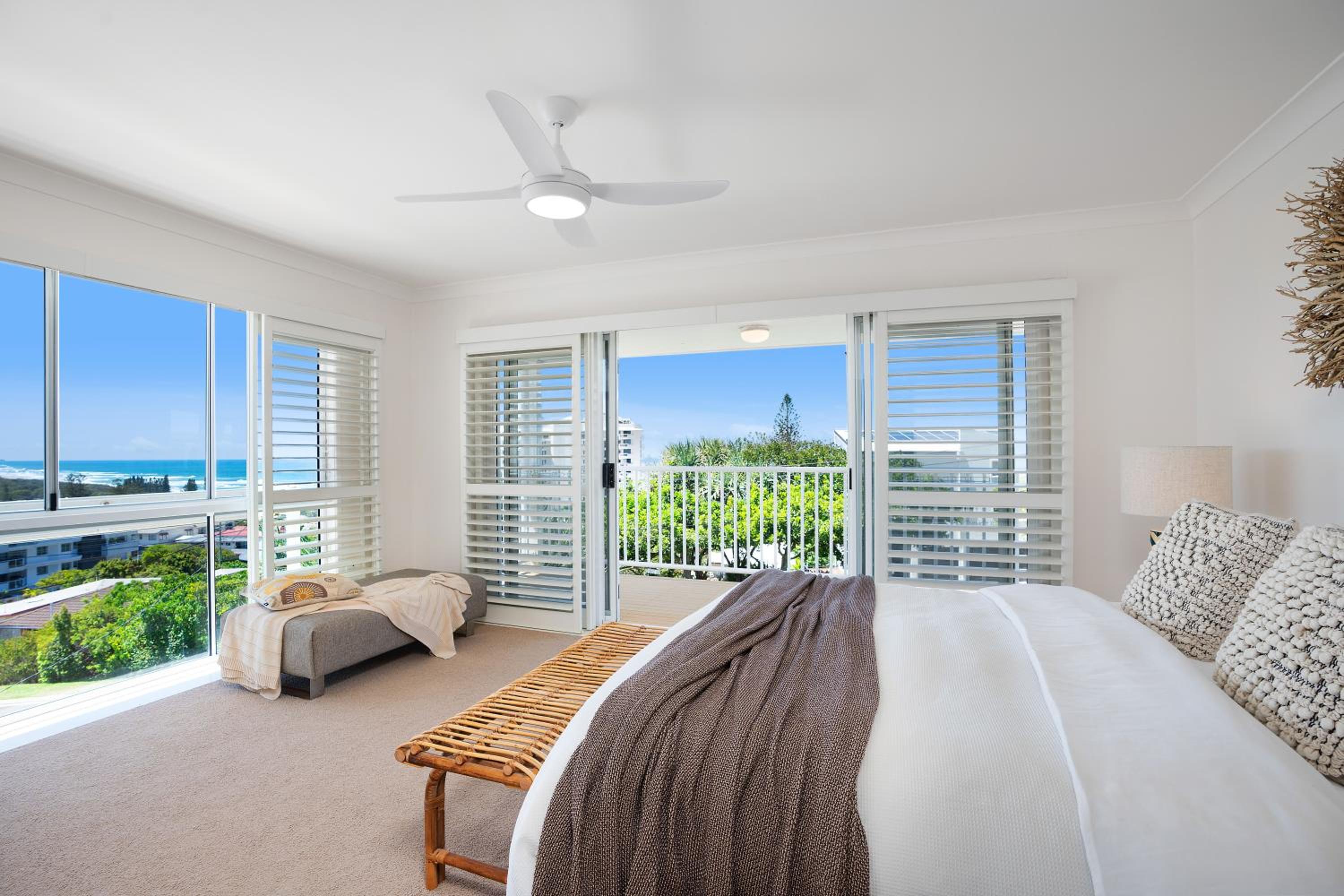 The White House - Spectacular Ocean Views, WiFi, Central Coolum