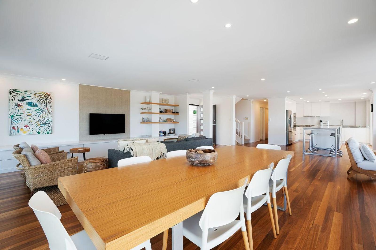 The White House - Spectacular Ocean Views, WiFi, Central Coolum