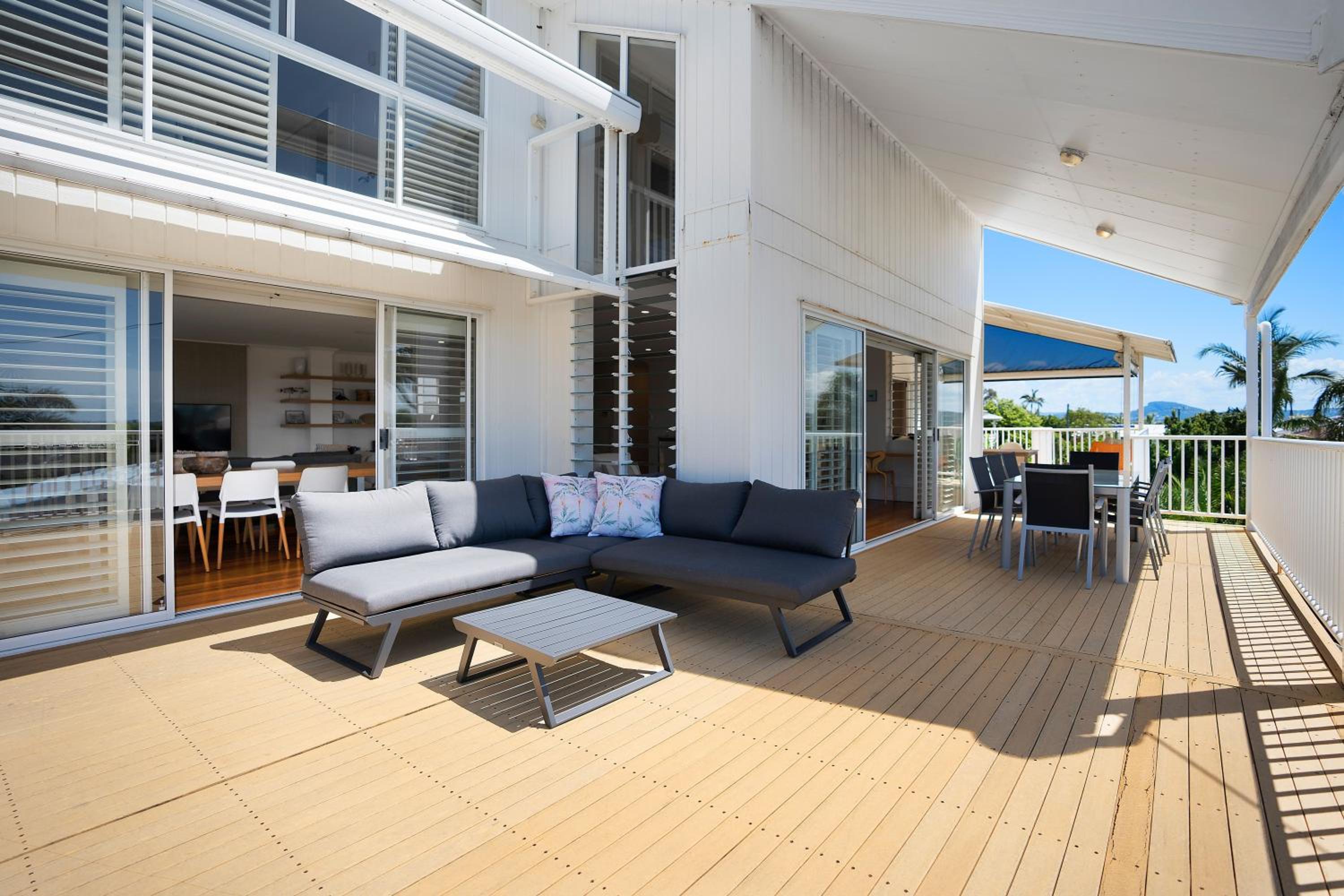 The White House - Spectacular Ocean Views, WiFi, Central Coolum