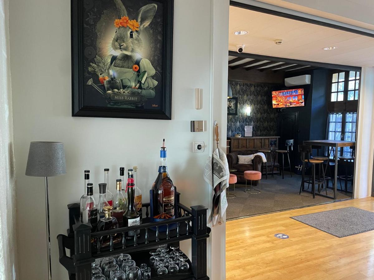 bar