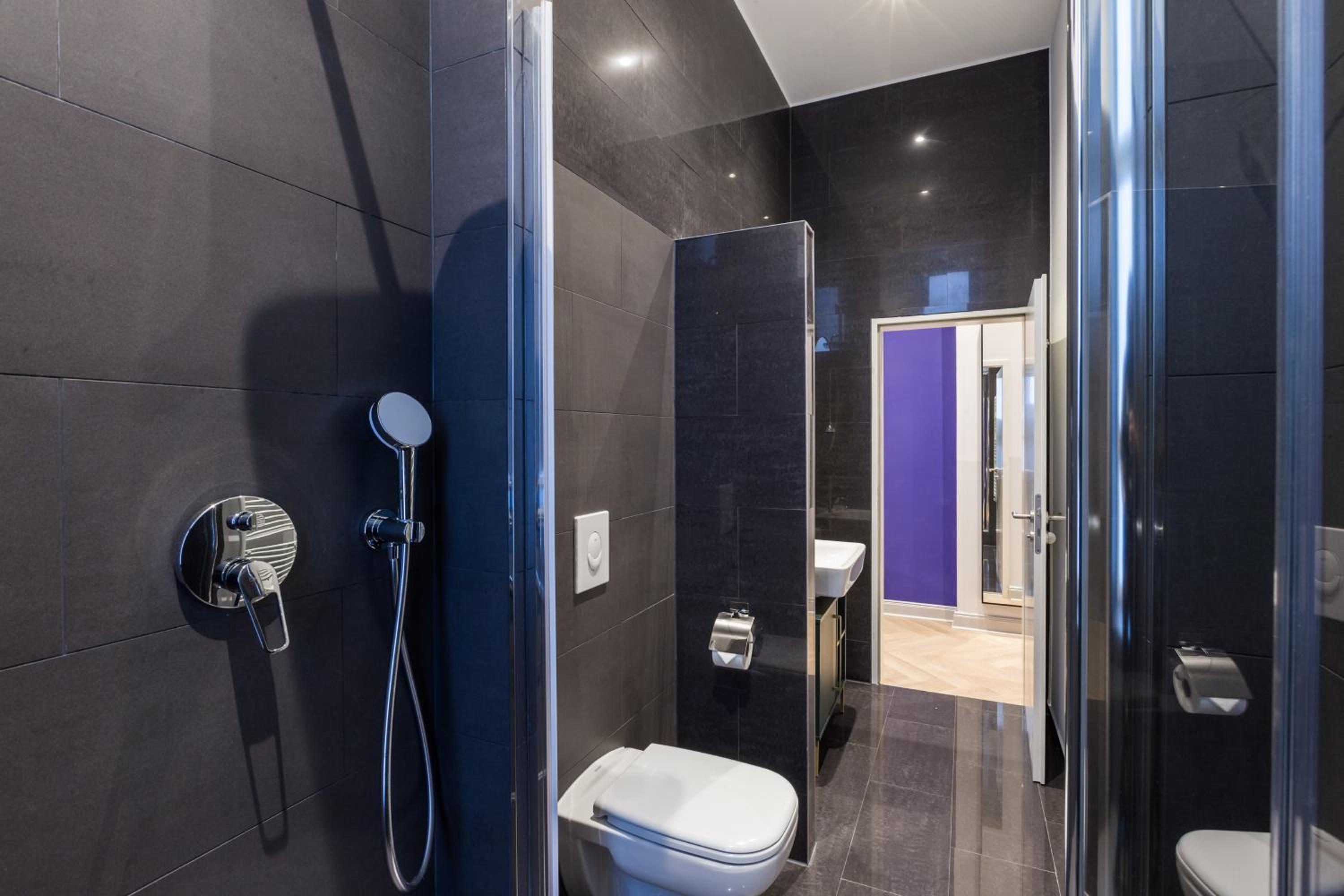 Dilo Apartments 150 sqm Modern Historic Apartments for 12 Guests