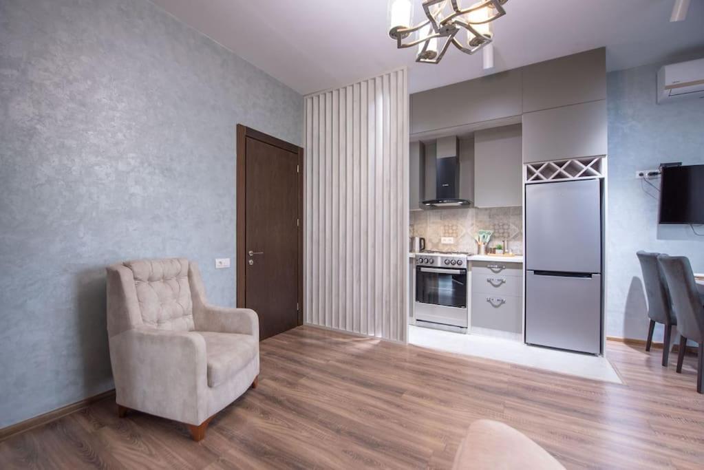 2-Bedroom Apartment with Spacious Balcony - Self Check-In - 5 Min to Metro view 2