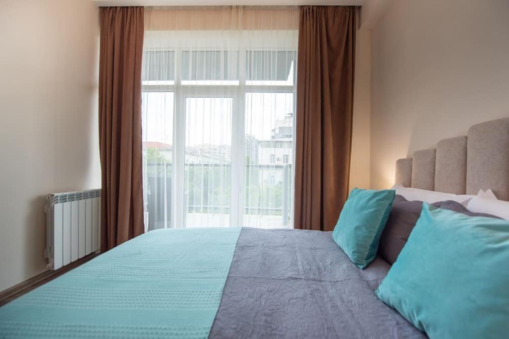 2-Bedroom Apartment with Spacious Balcony - Self Check-In - 5 Min to Metro view 3