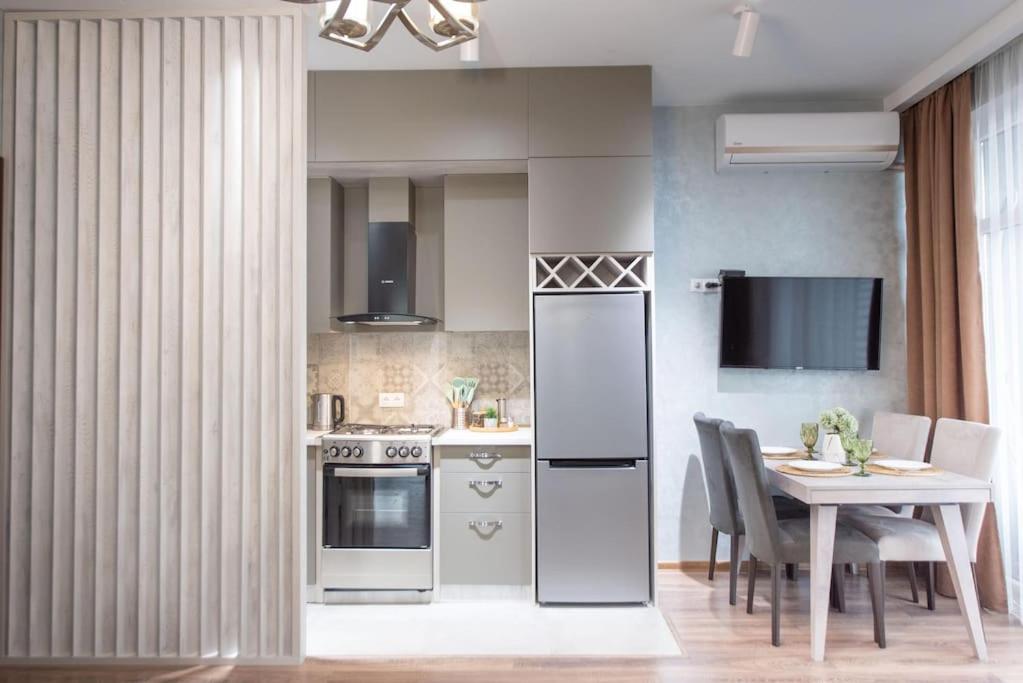 2-Bedroom Apartment with Spacious Balcony - Self Check-In - 5 Min to Metro view 5
