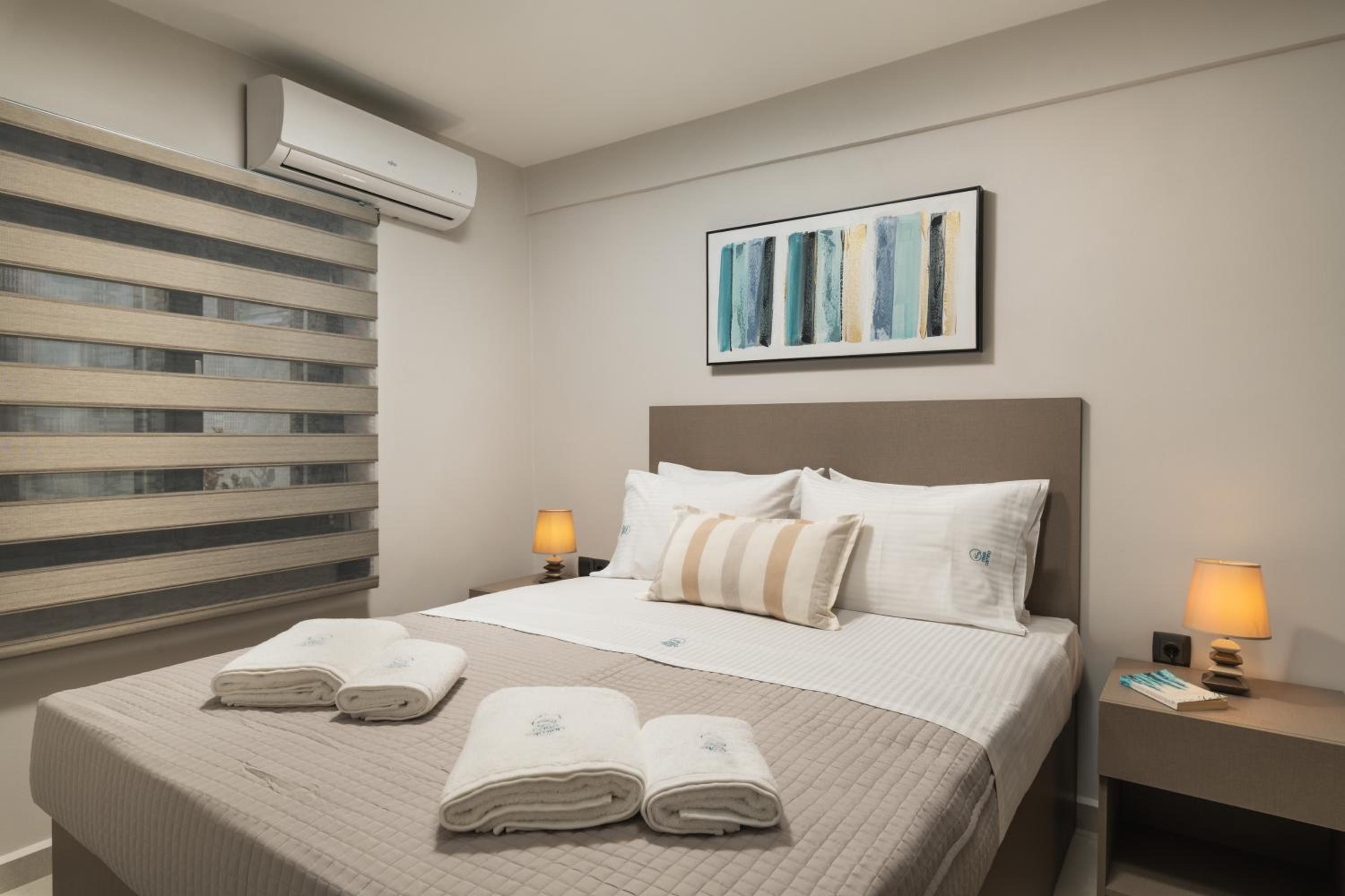 2 bd downtown home with private parking 400 meters walk to the beach view 3