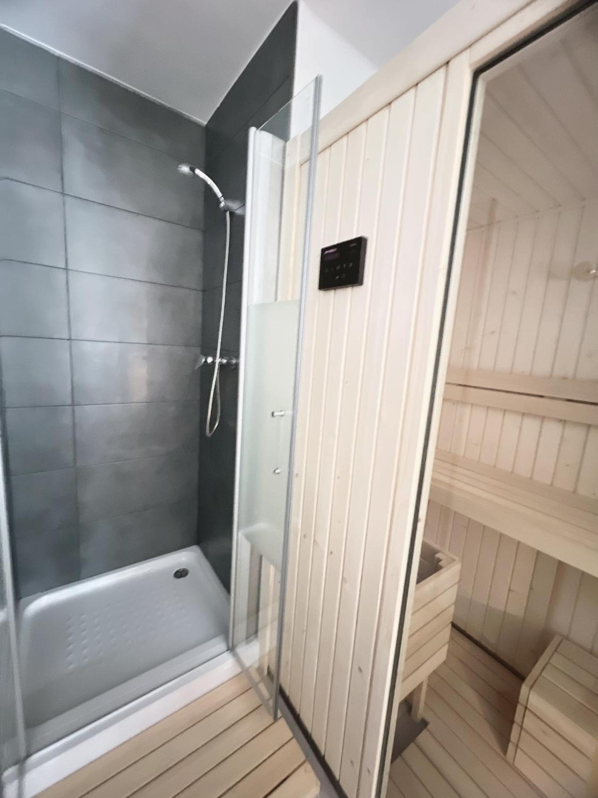 LUXURY SAUNA by CONFORTSKY
