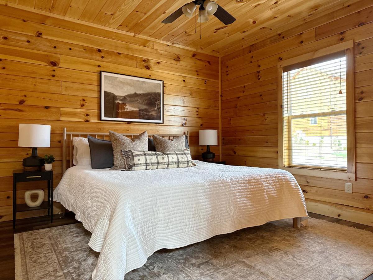Honeycomb Hollow View Hot Tub Pool Game Room
