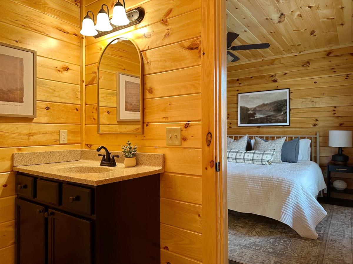 Honeycomb Hollow View Hot Tub Pool Game Room