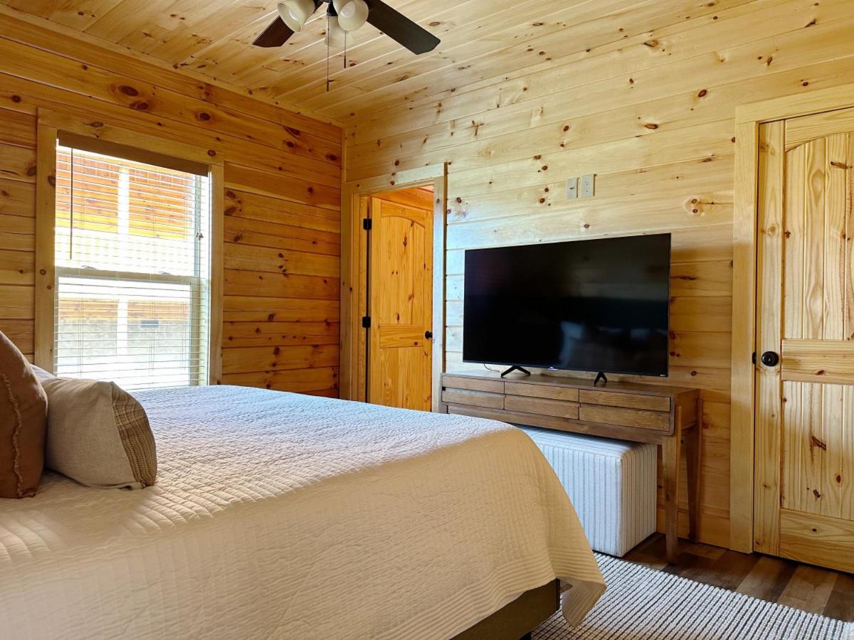 Honeycomb Hollow View Hot Tub Pool Game Room