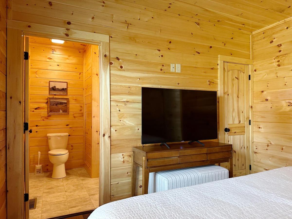 Honeycomb Hollow View Hot Tub Pool Game Room