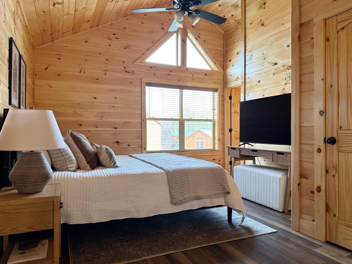Honeycomb Hollow View Hot Tub Pool Game Room