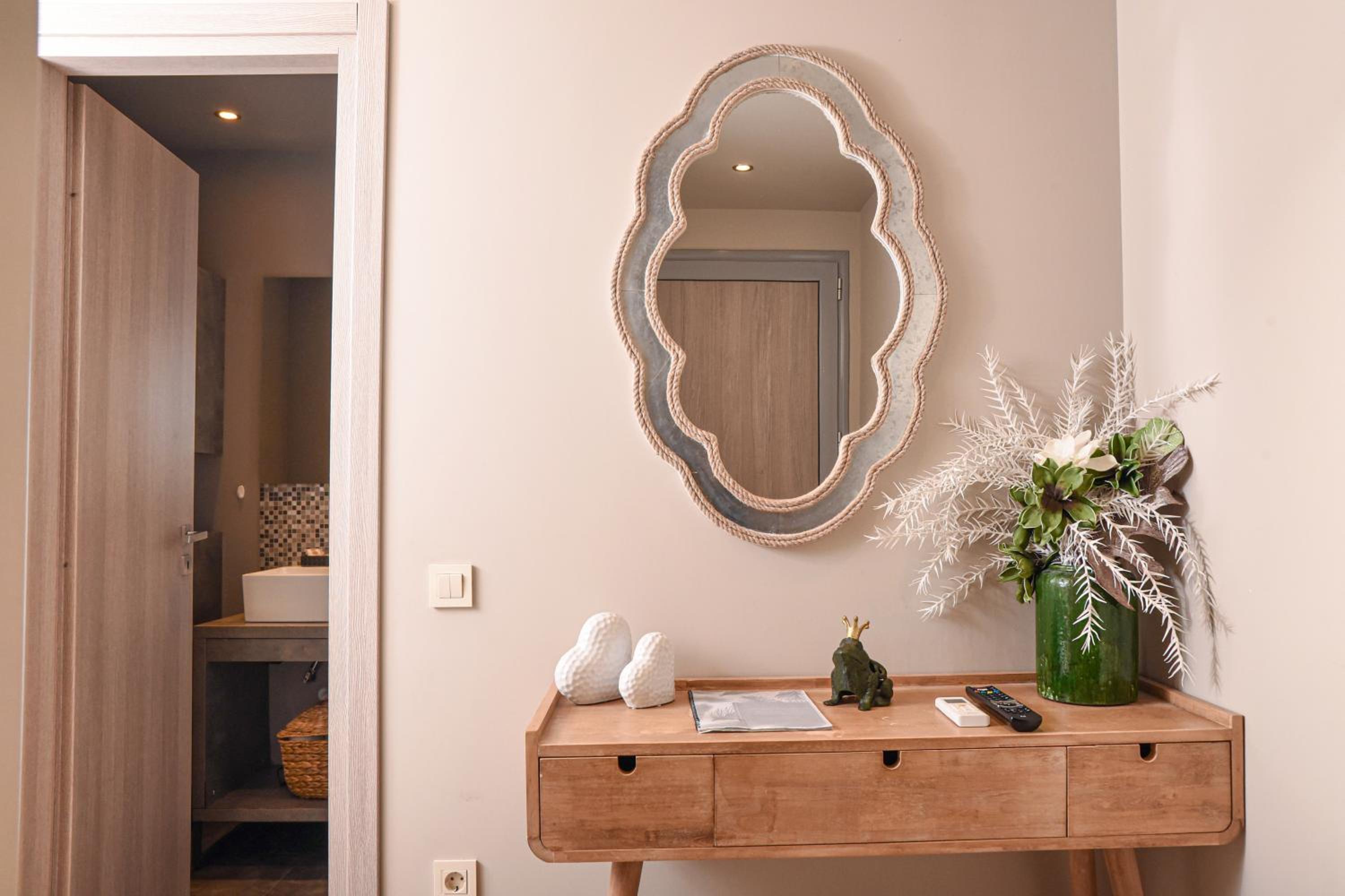 Wisdom Residence Luxury Apartments at Plaka