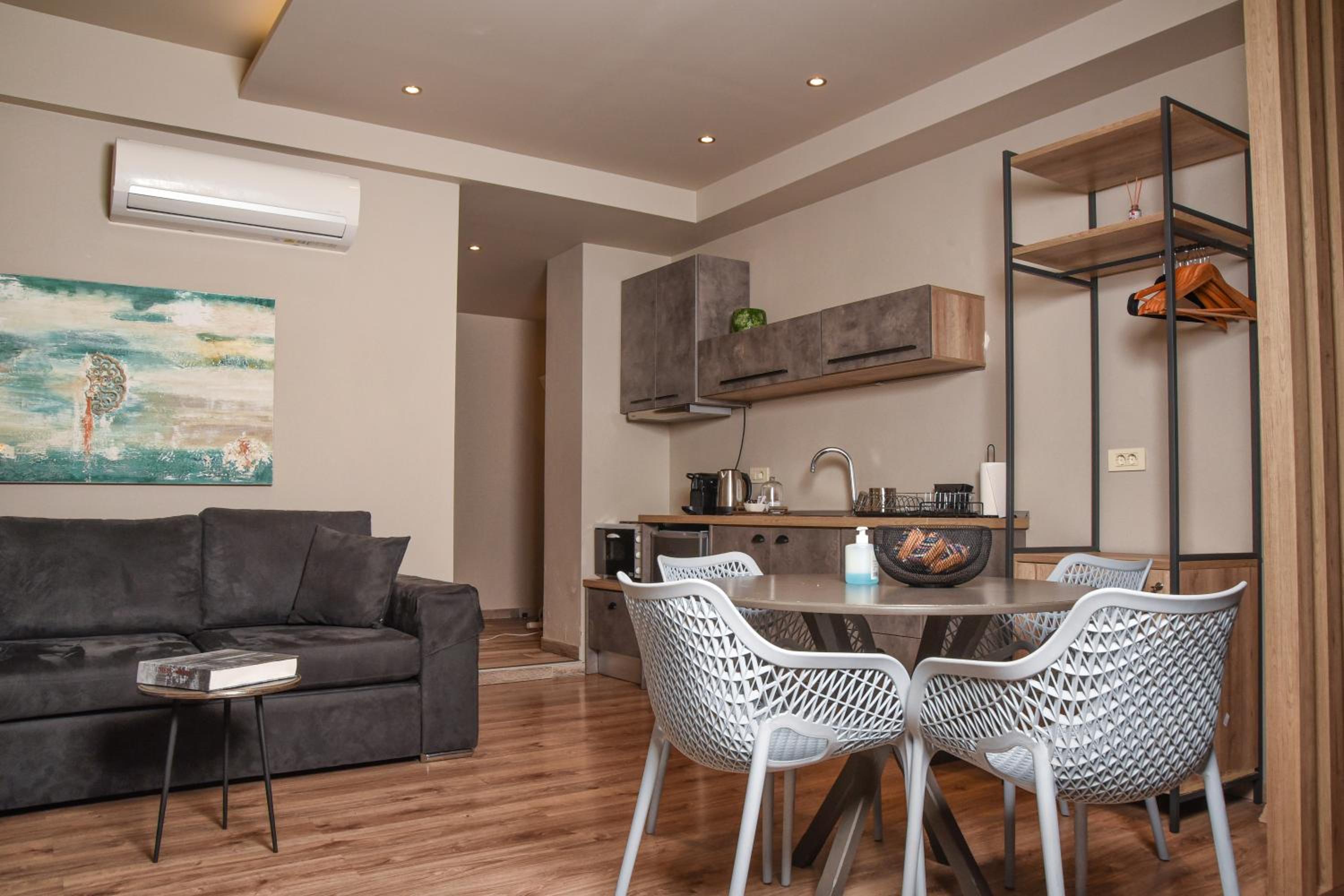 Wisdom Residence Luxury Apartments at Plaka
