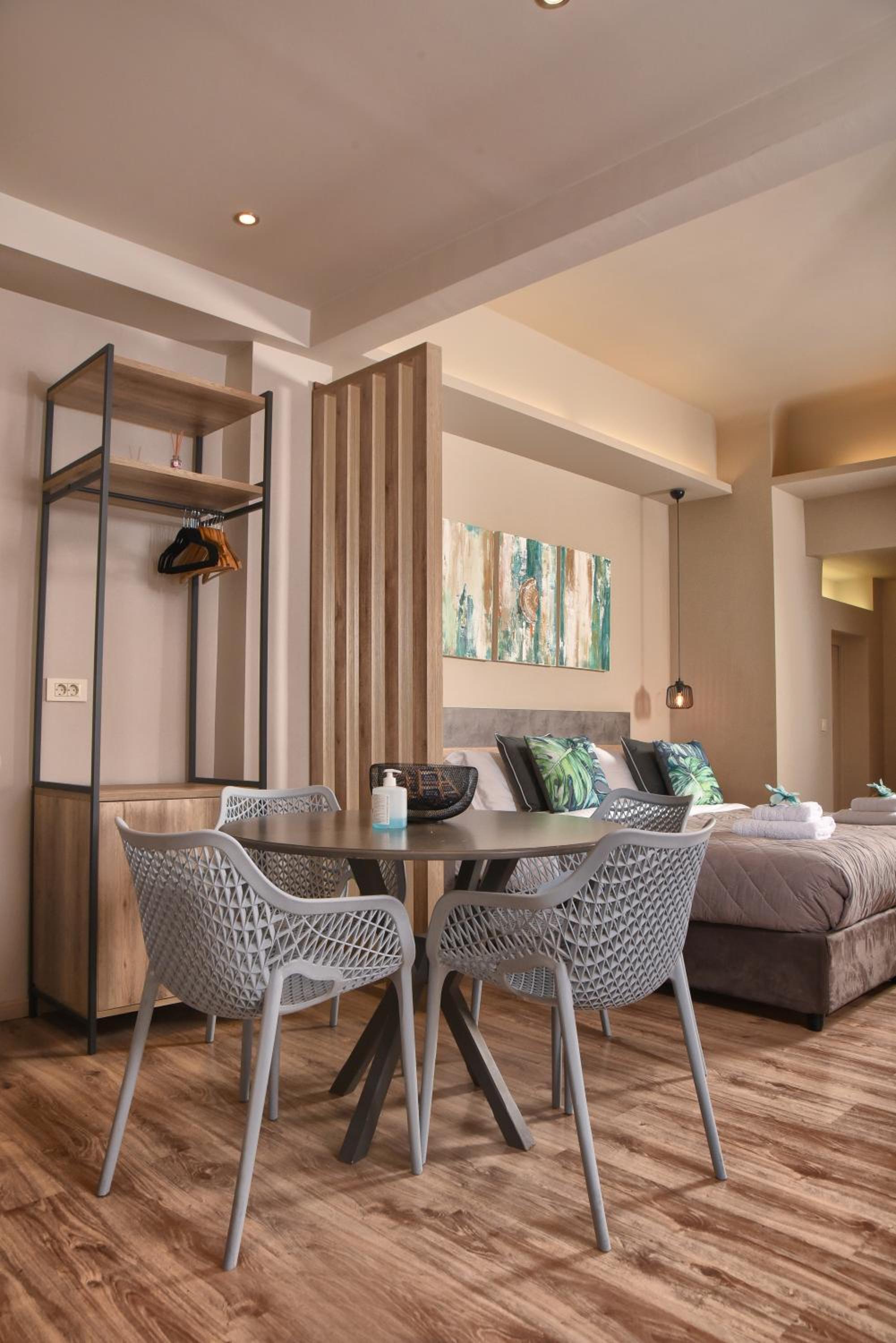 Wisdom Residence Luxury Apartments at Plaka