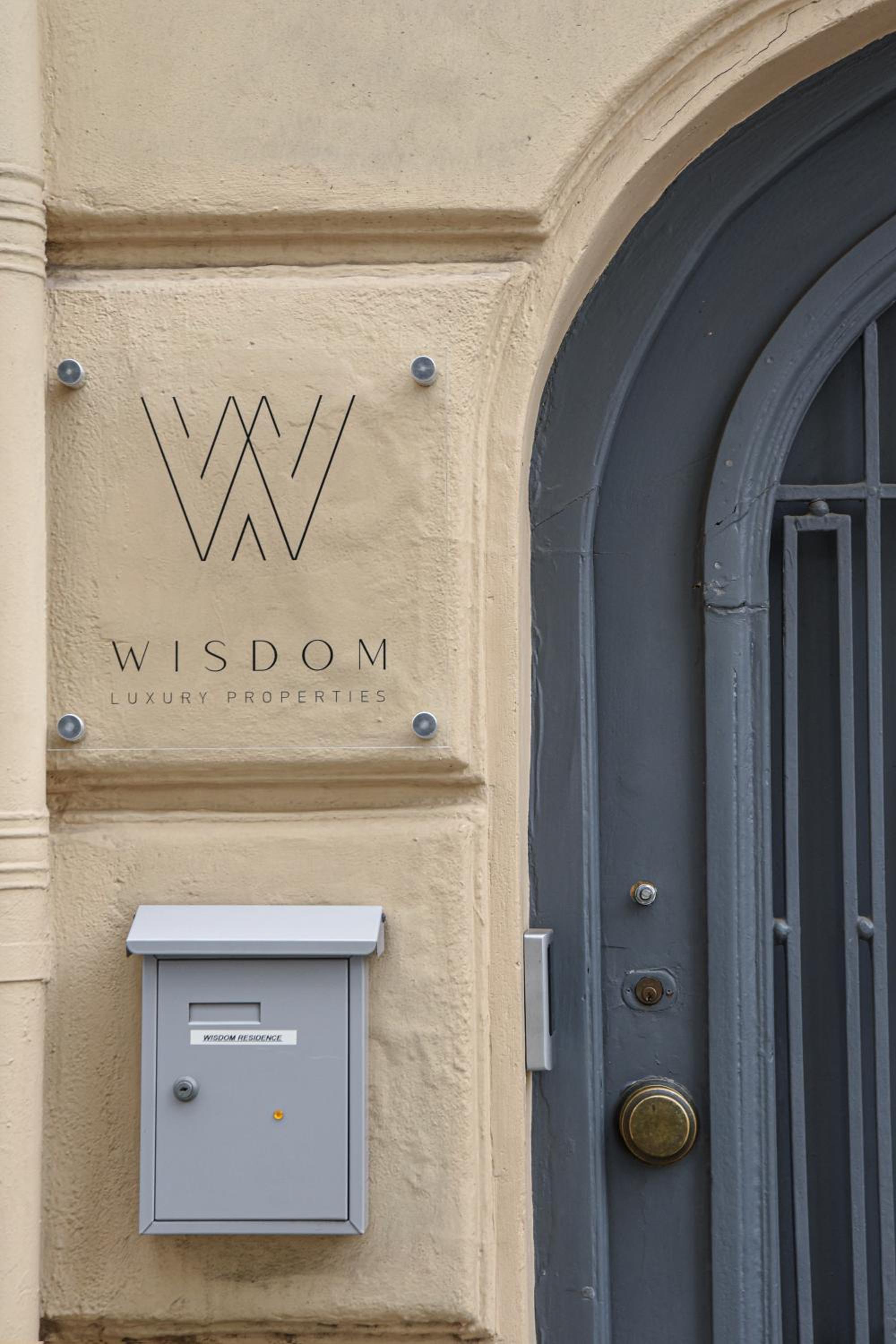 Wisdom Residence Luxury Apartments at Plaka