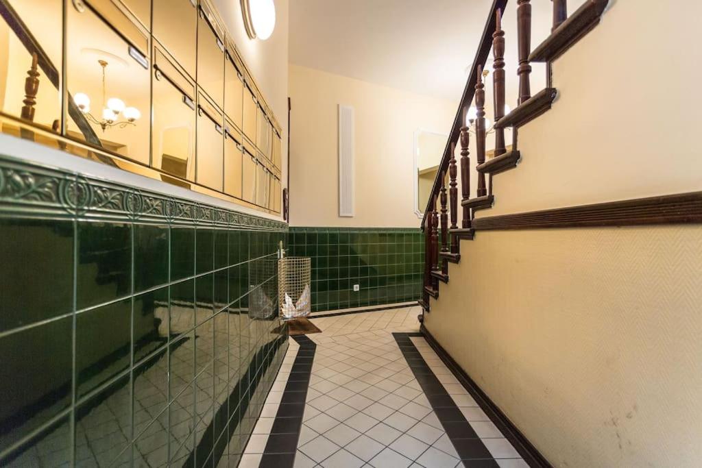 Zentrale Altbauwohnung im Helmholtzkiez