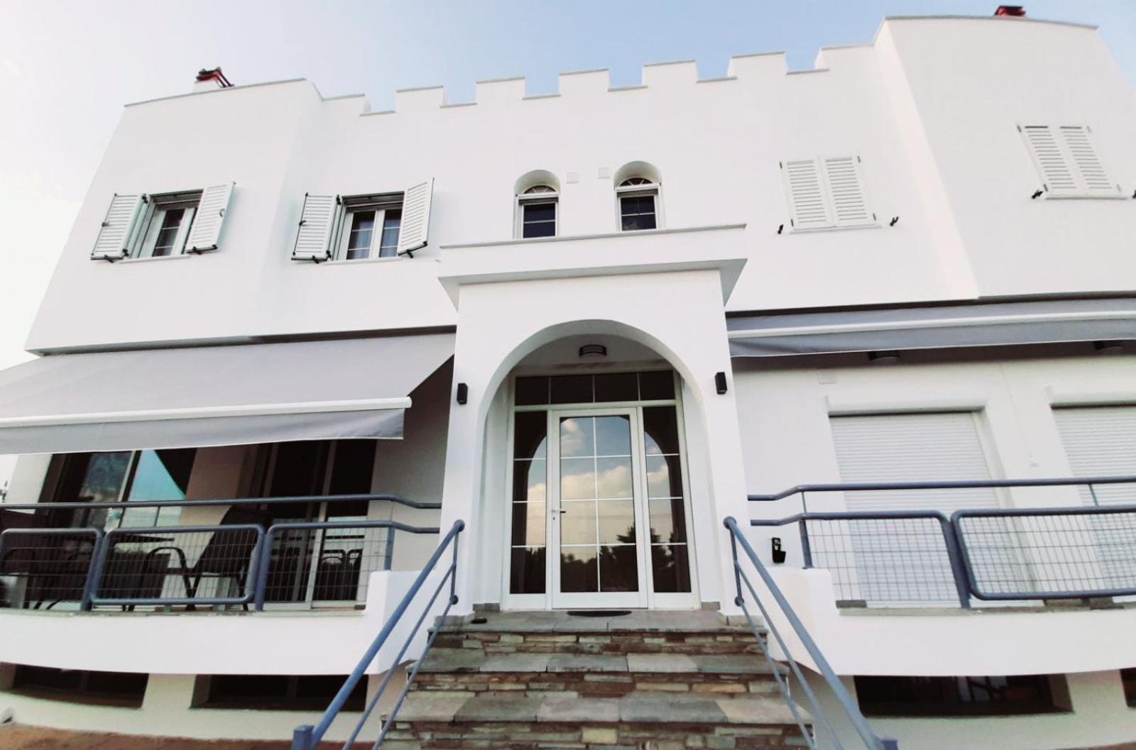 Castello Apartments