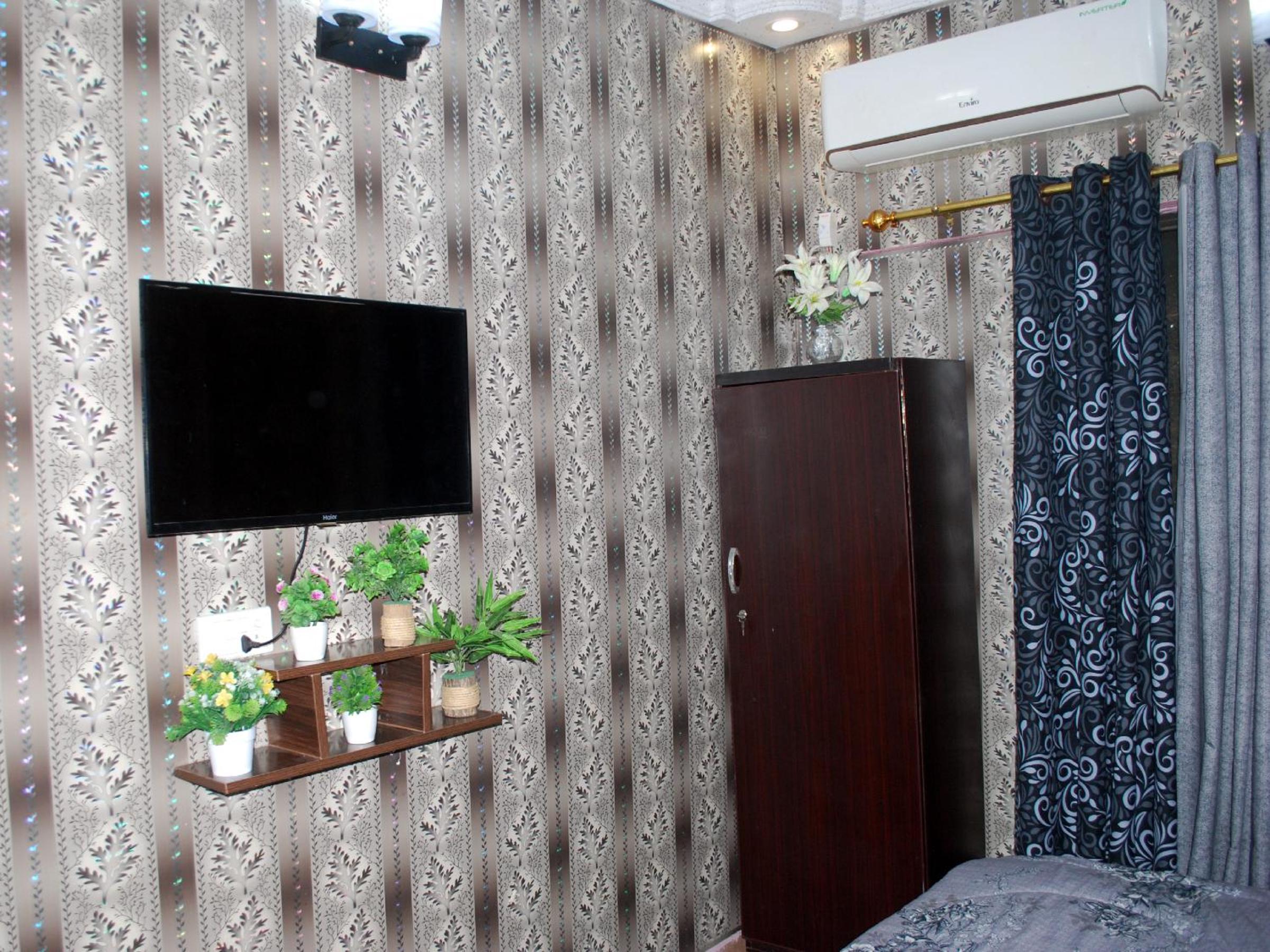 Two Bedrooms Furnished Apartment With Kitchen view 4