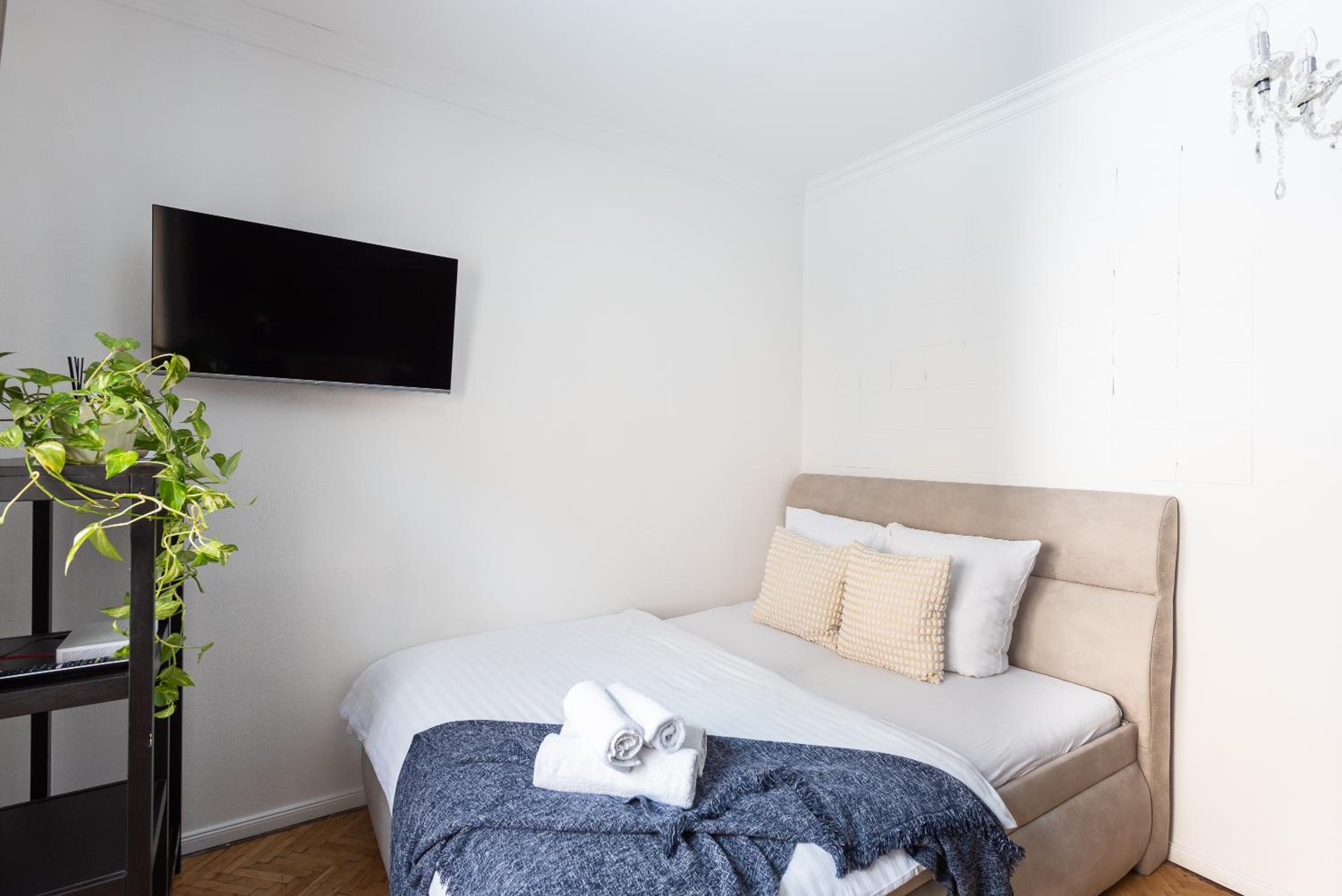 Crystal Apartment