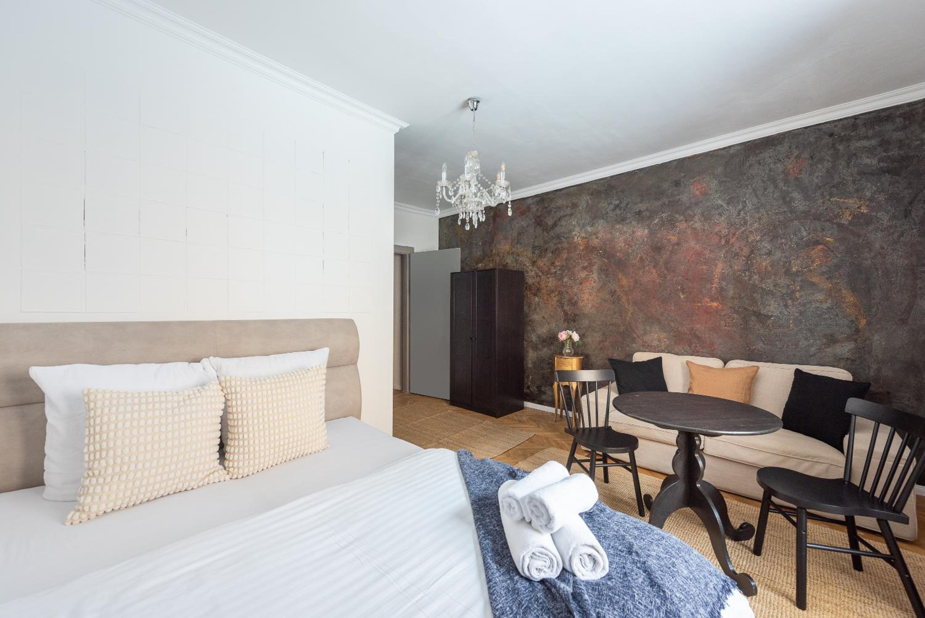 Crystal Apartment