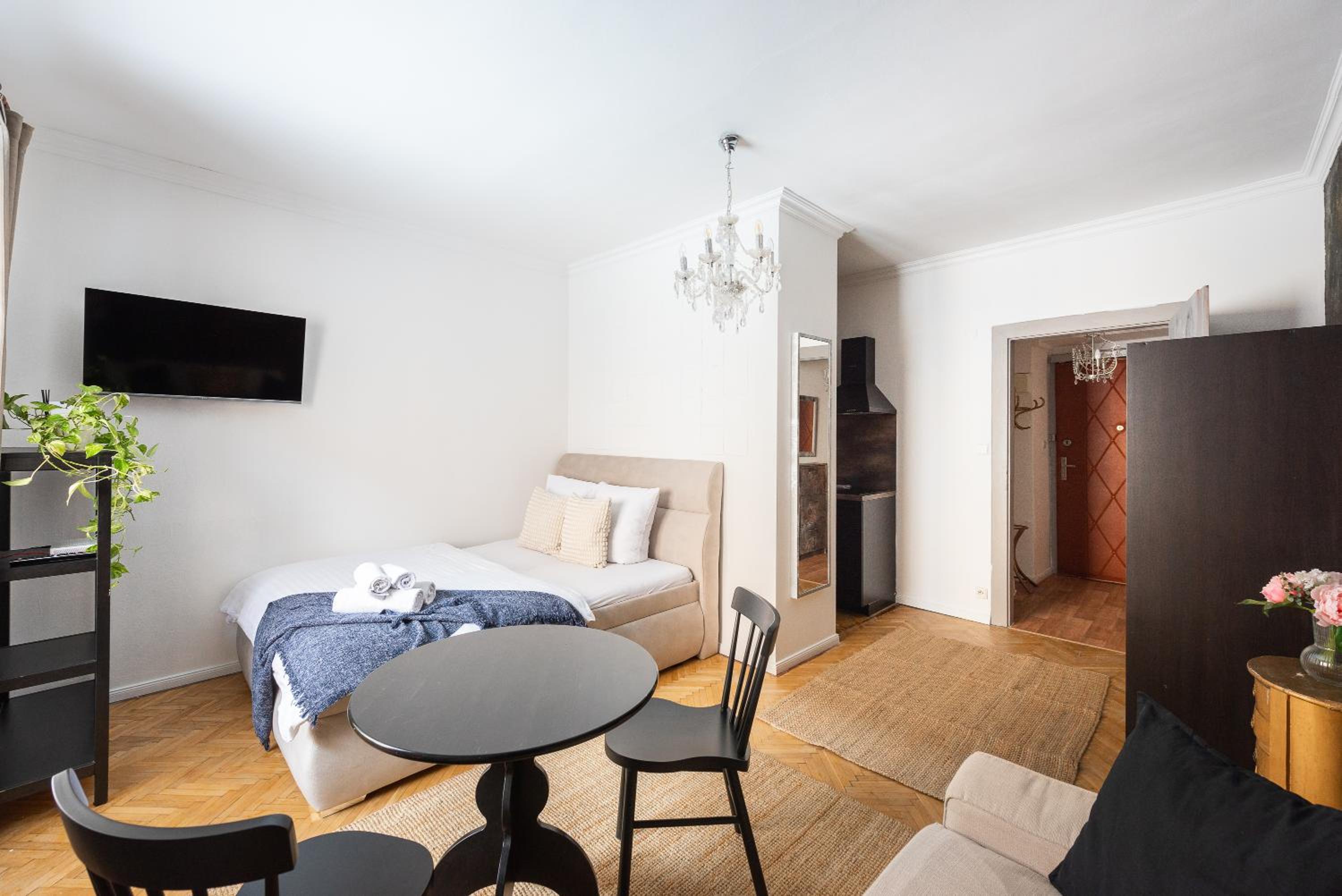Crystal Apartment
