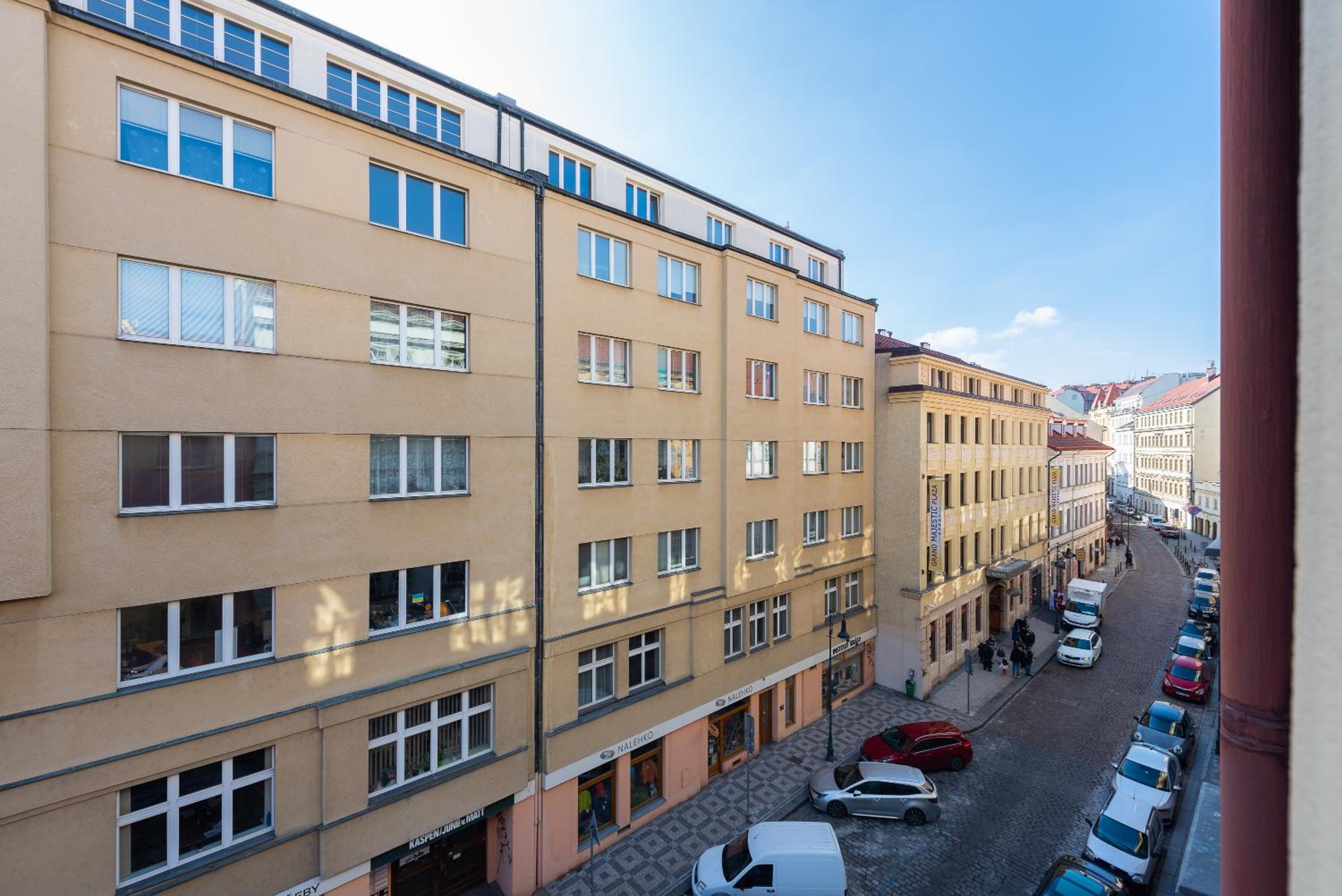Crystal Apartment