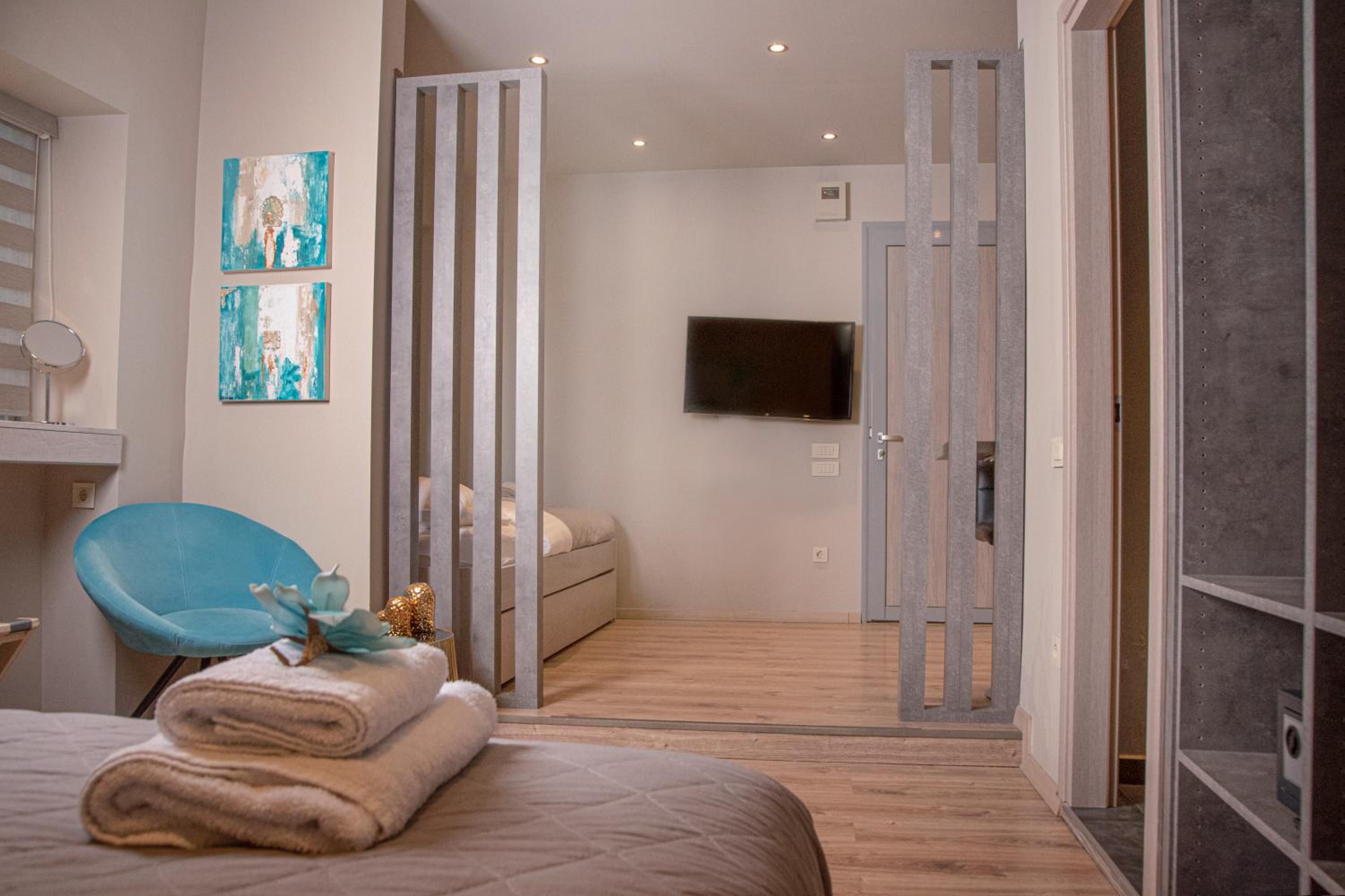 Wisdom Residence Luxury Apartments at Plaka
