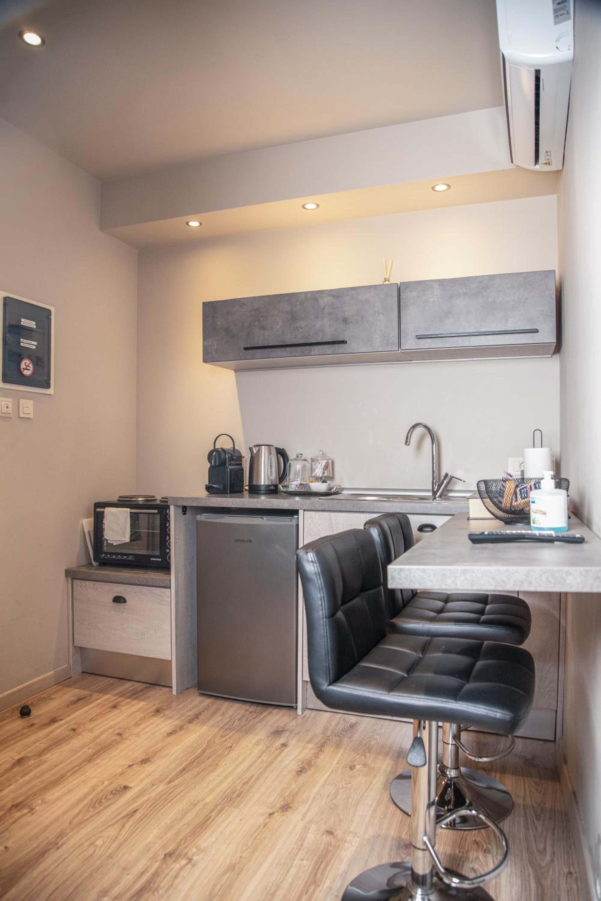 Wisdom Residence Luxury Apartments at Plaka