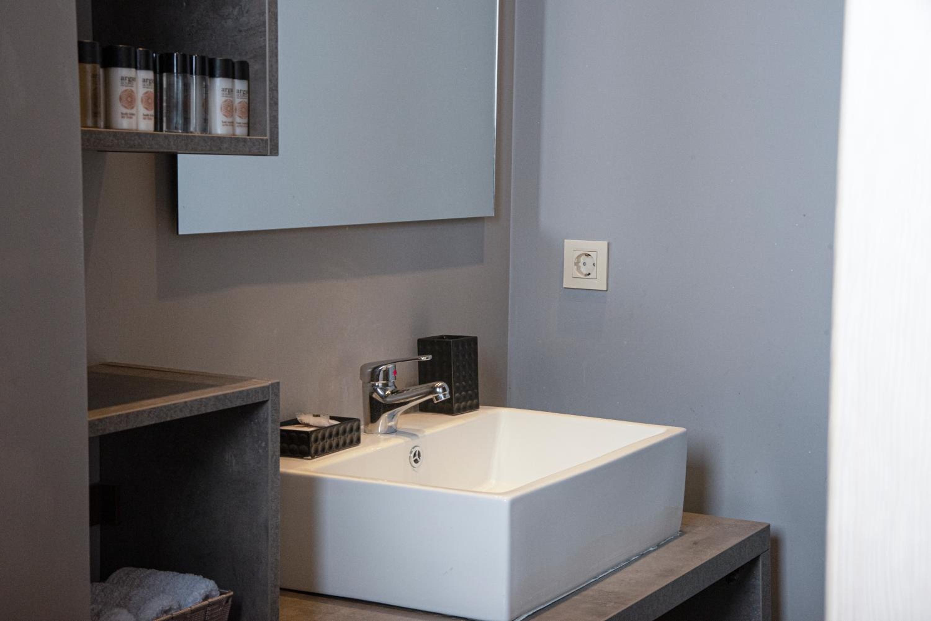 Wisdom Residence Luxury Apartments at Plaka