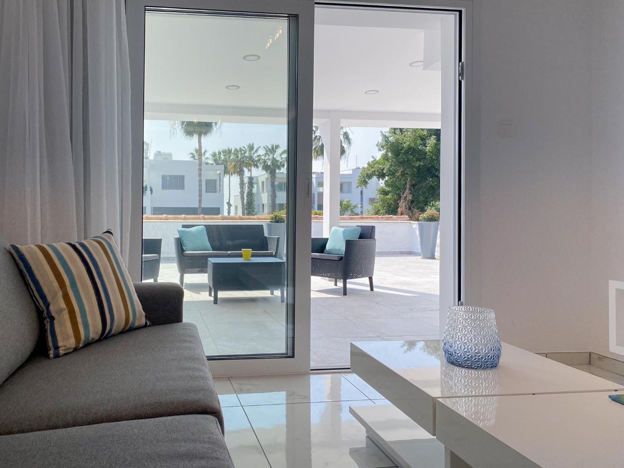 Phaedrus Living: Luxury Flat Semeli