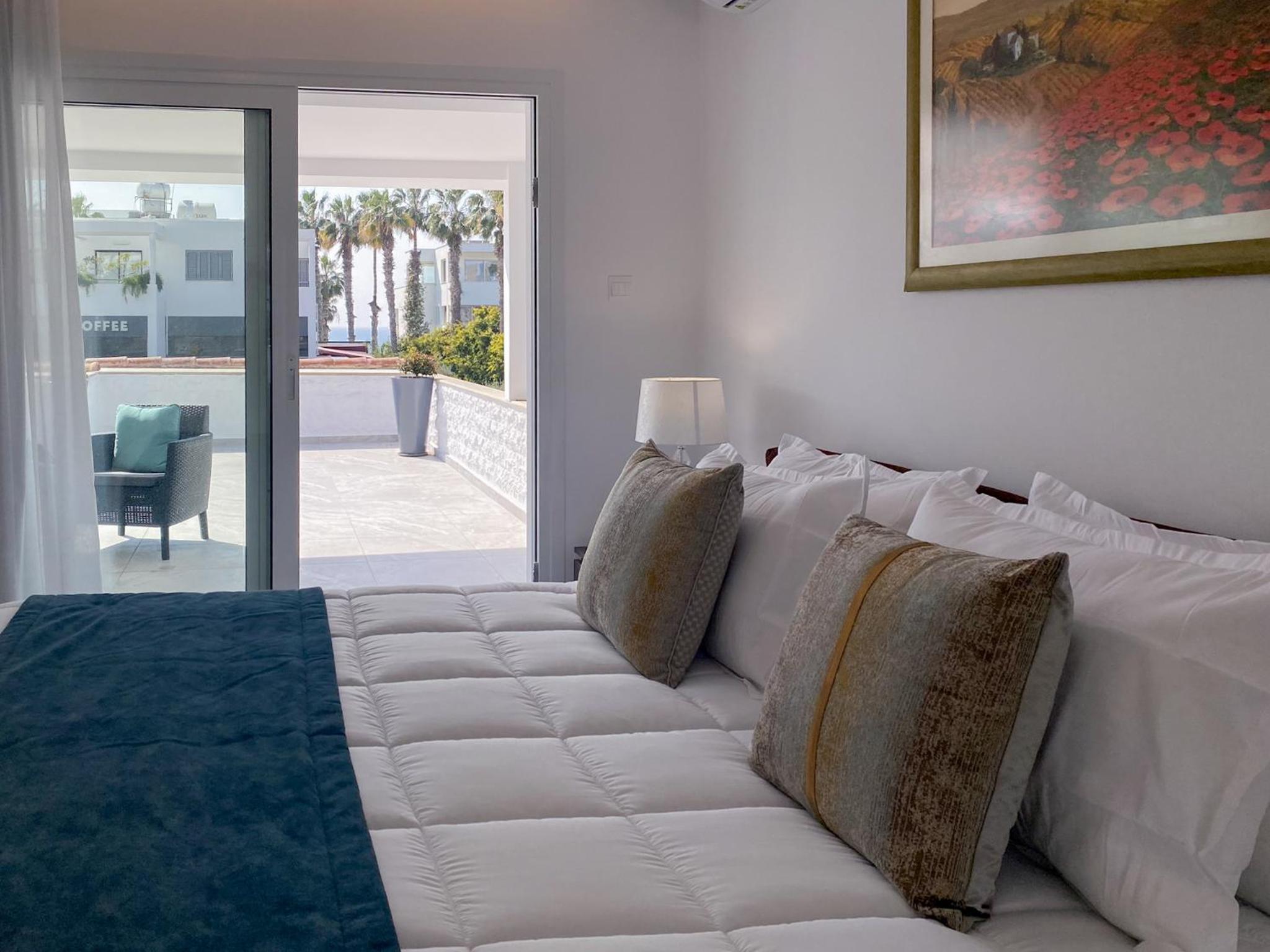 Phaedrus Living: Luxury Flat Semeli