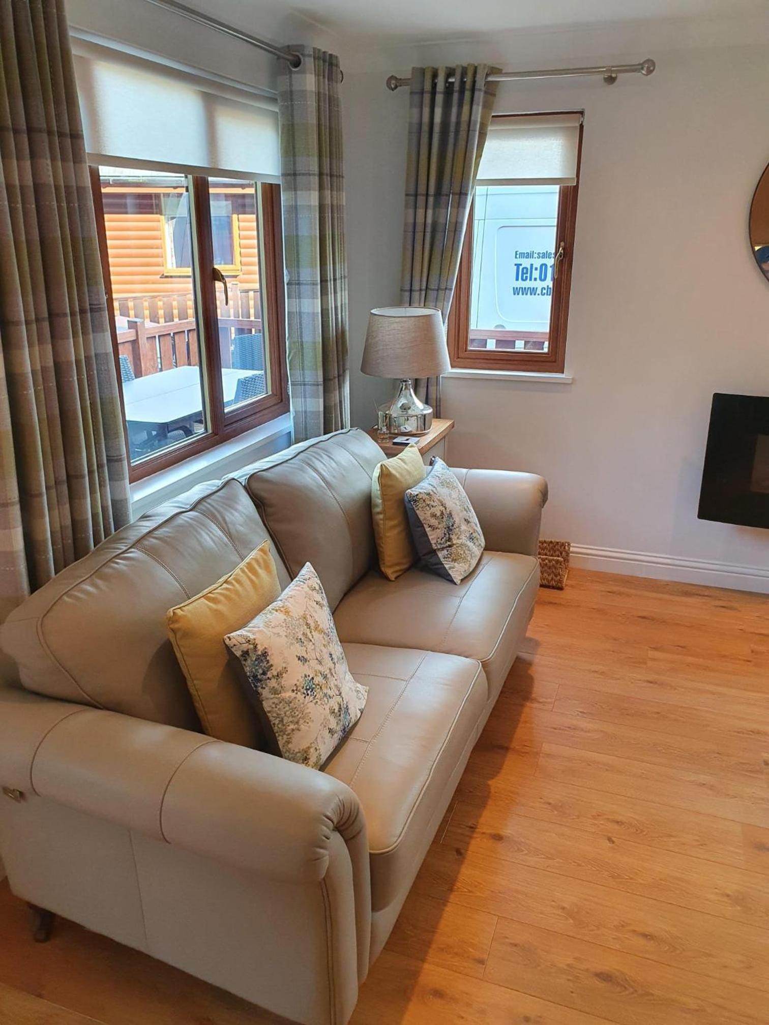 Stunning 2 Bedroom Pet Friendly Lodge view 4