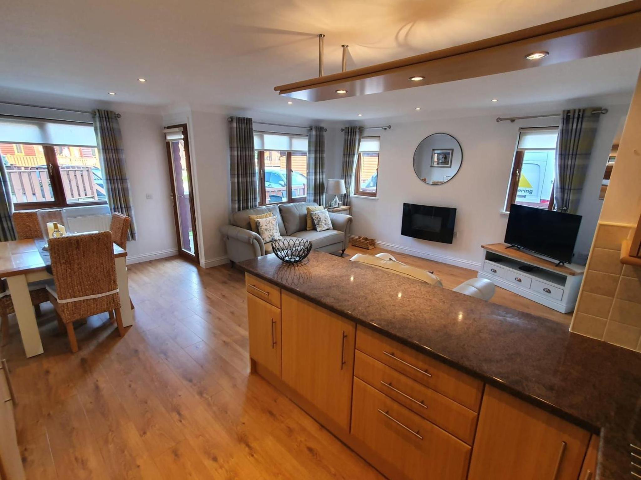 Stunning 2 Bedroom Pet Friendly Lodge view 5