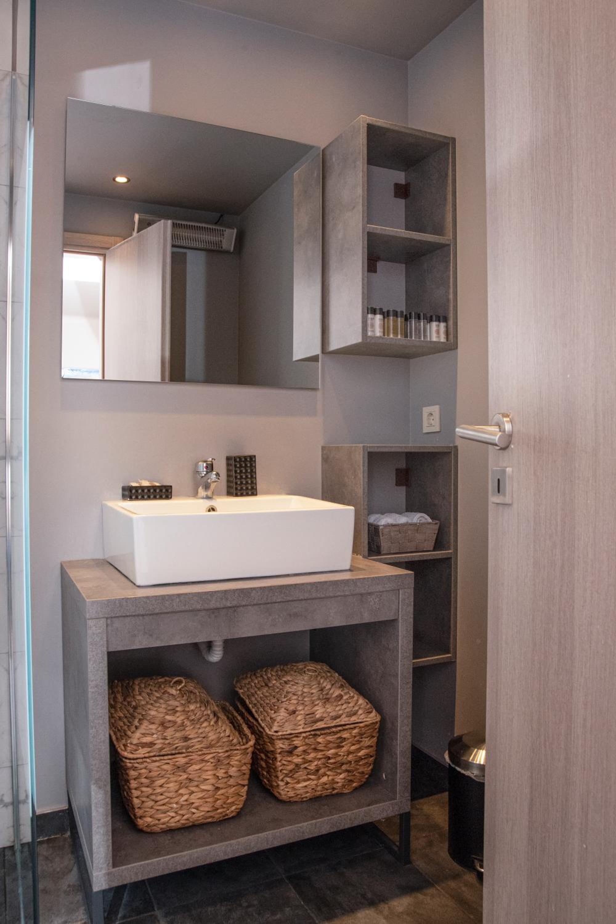 Wisdom Residence Luxury Apartments at Plaka