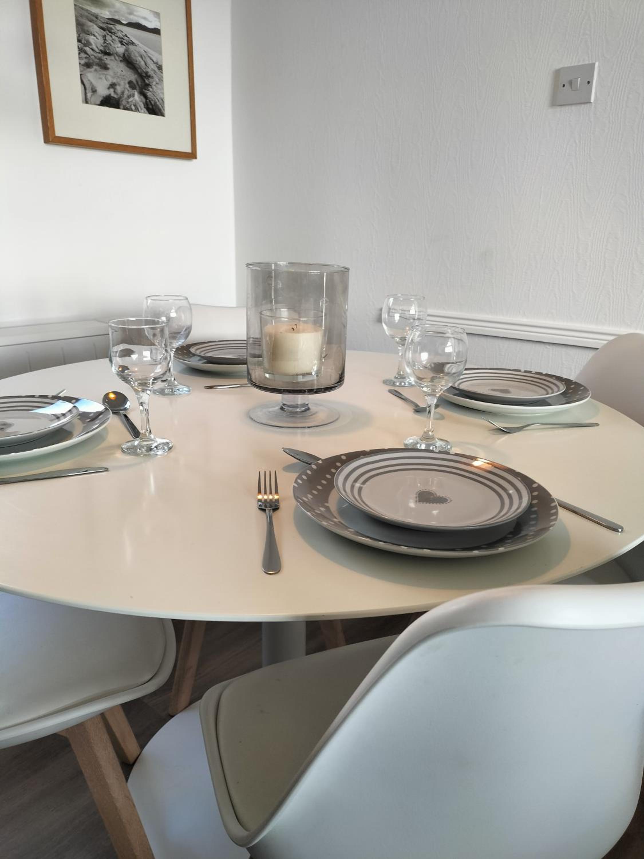 Hotel Seaview cosy 2 bed home in Lamlash - 'Mid Drive' - Image 1