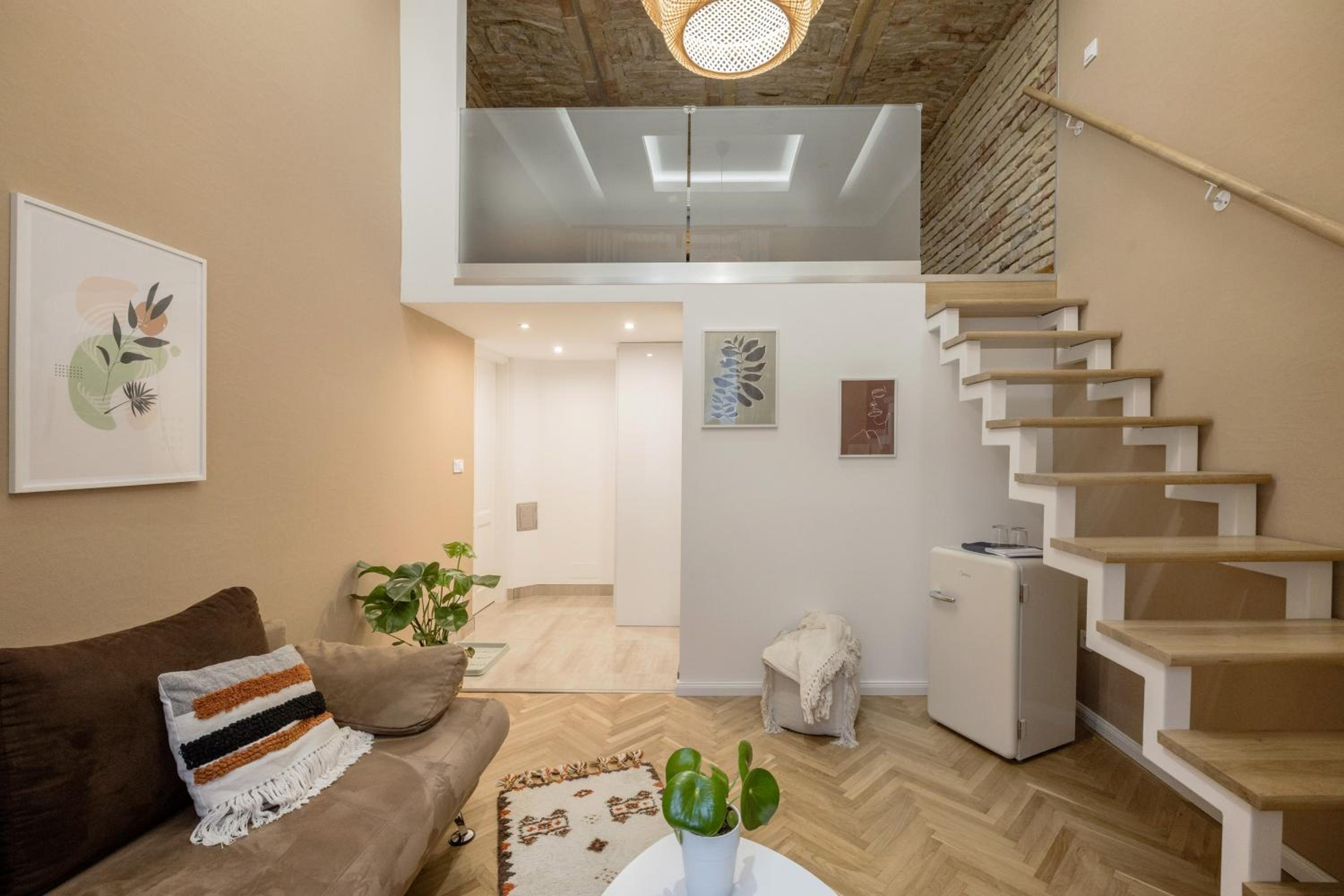 Luther Modern apartment for 3 people, FREE AC!