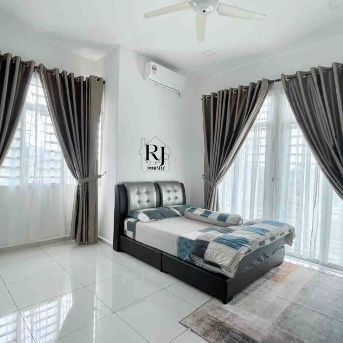 RJ Prima (UMT, UniSZA, Spacious, Beach + Netflix) photo 3