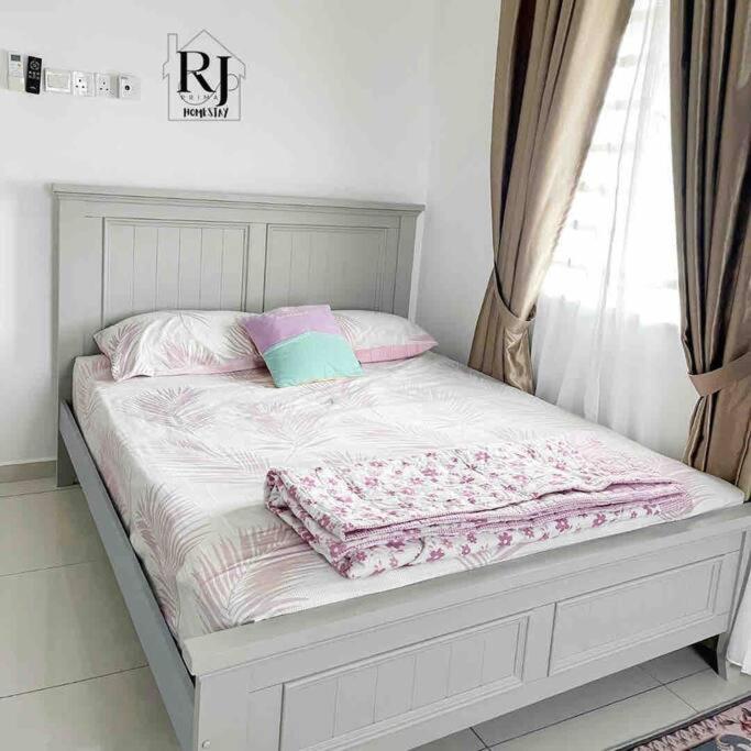 RJ Prima (UMT, UniSZA, Spacious, Beach + Netflix) photo 6