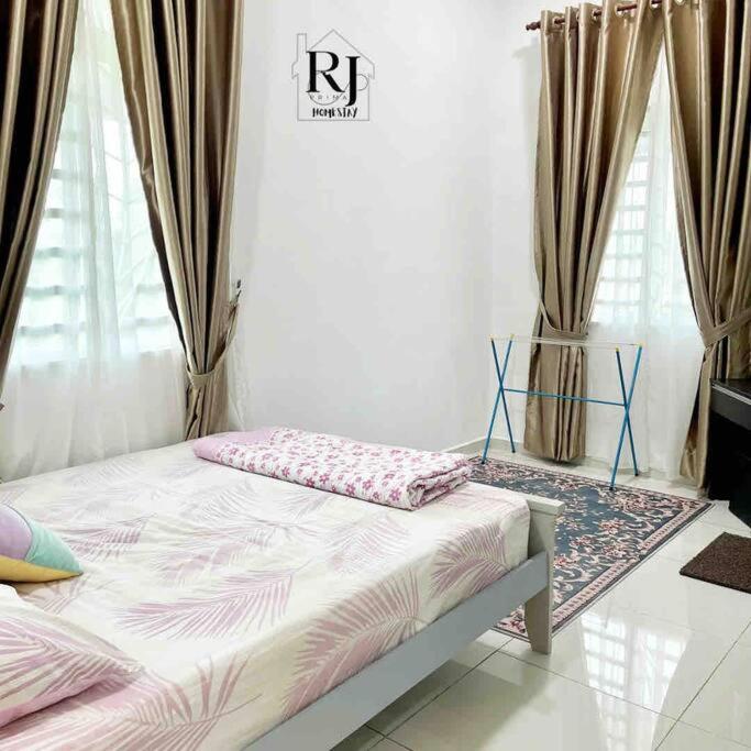 RJ Prima (UMT, UniSZA, Spacious, Beach + Netflix) photo 7