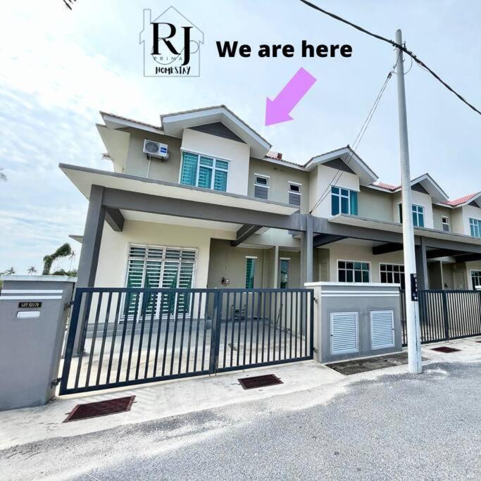 RJ Prima (UMT, UniSZA, Spacious, Beach + Netflix) photo 2