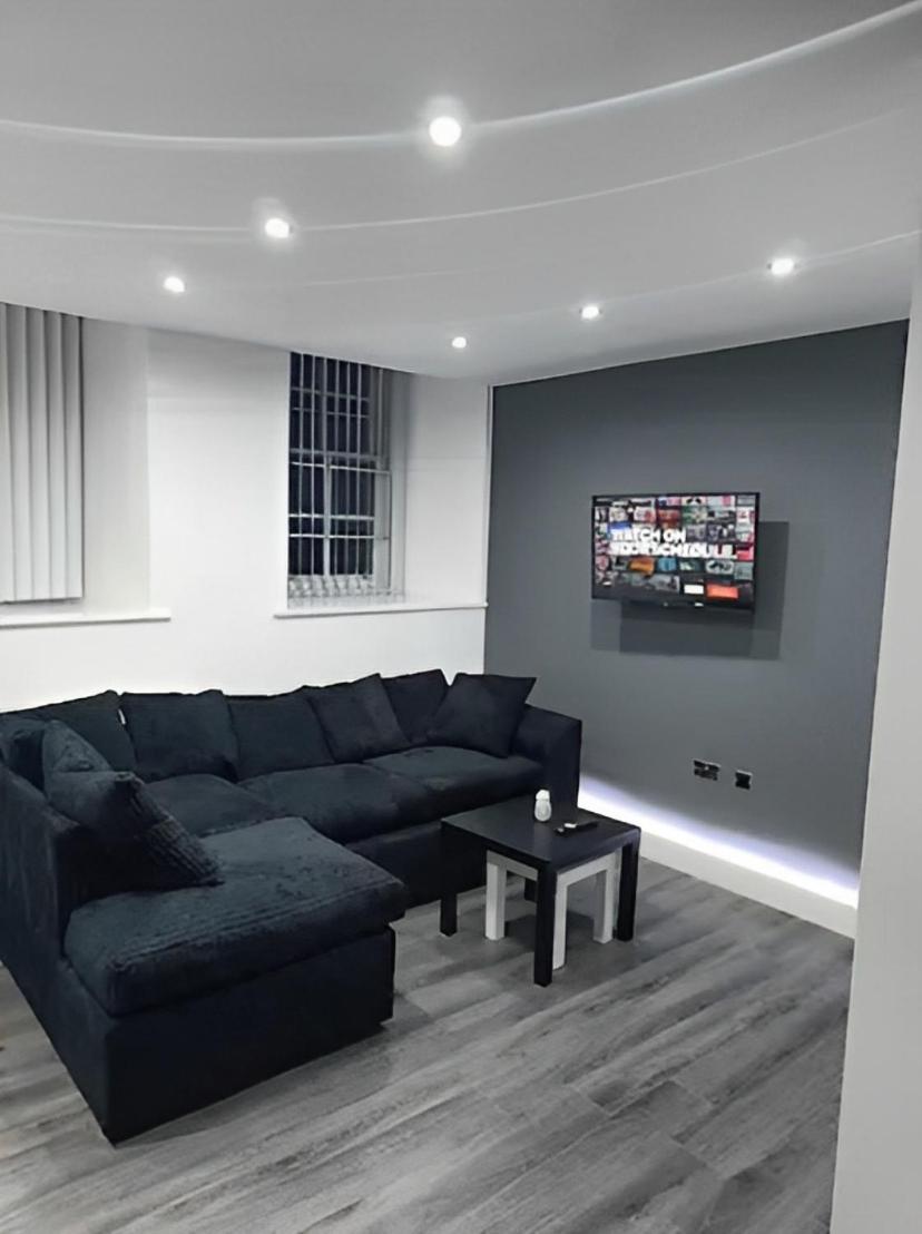 Bradford Vacations - Spacious Apartment Bradford Central - Property Image 1