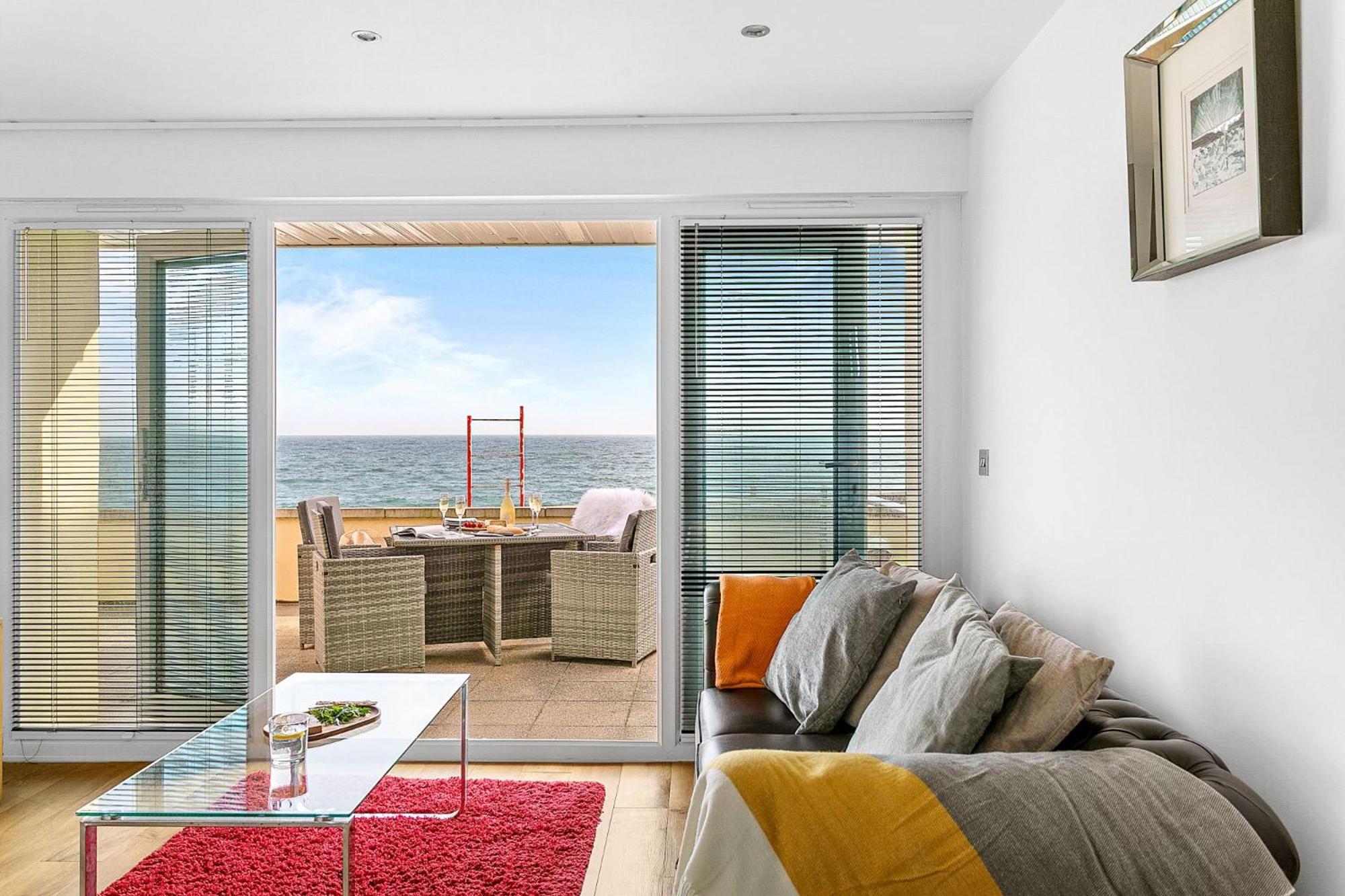 3 At The Beach, Torcross - Family friendly, Sea View, Parking