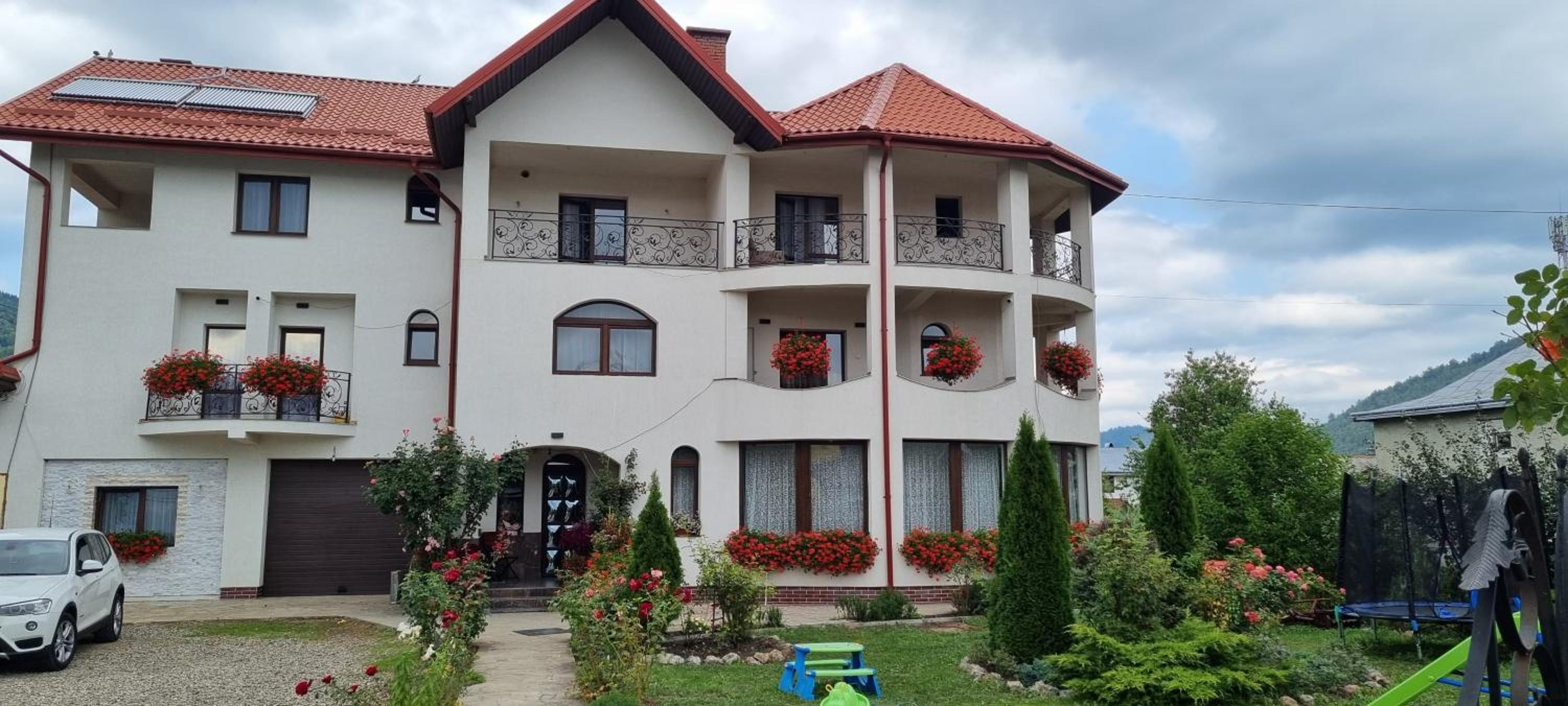 PENSIUNEA LUXURY